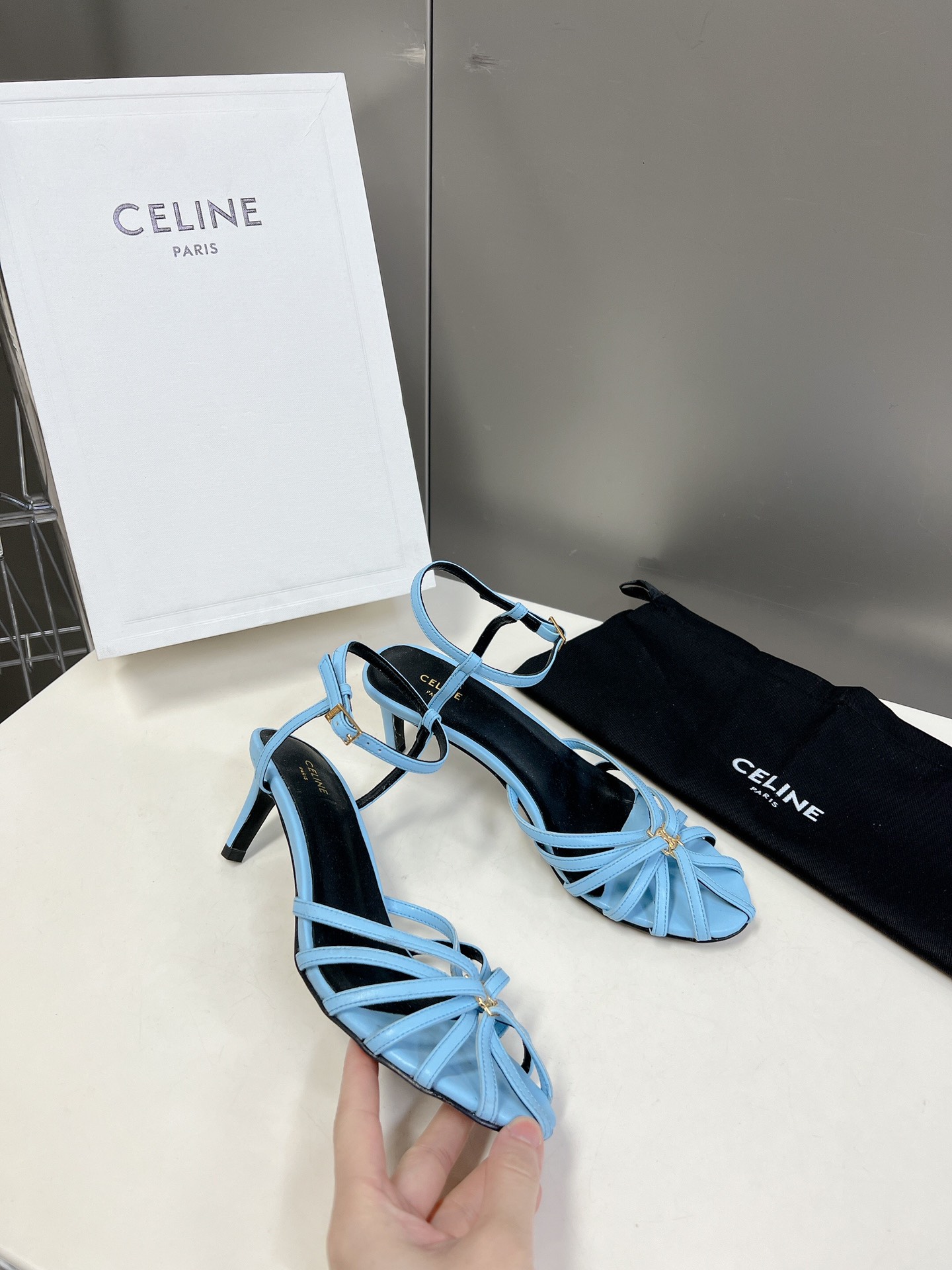 Celine春夏凯旋门时装鞋柔美的露