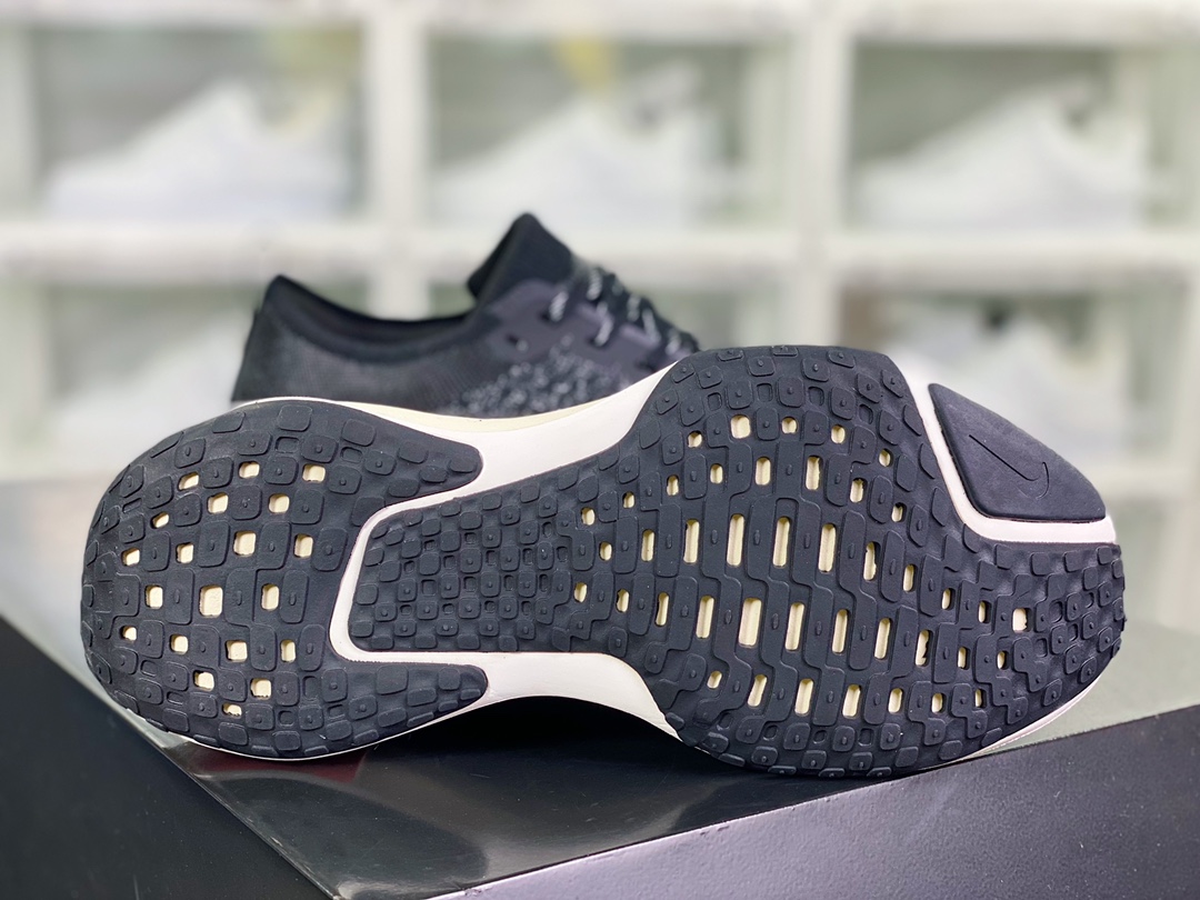220 ZoomX Invincible Run Flyknit 3”Black/White”不可战胜3代DR2615-001