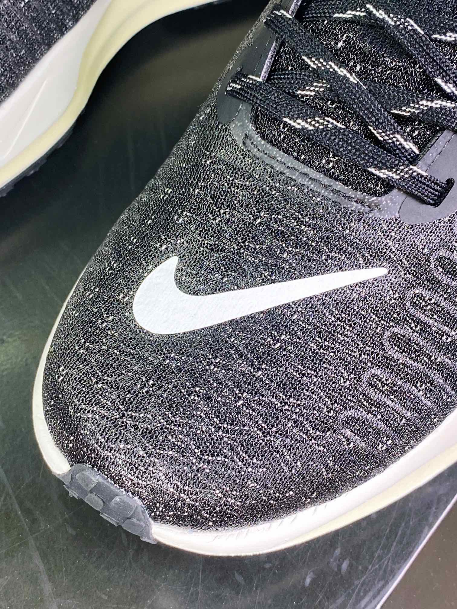 220 ZoomX Invincible Run Flyknit 3”Black/White”不可战胜3代DR2615-001