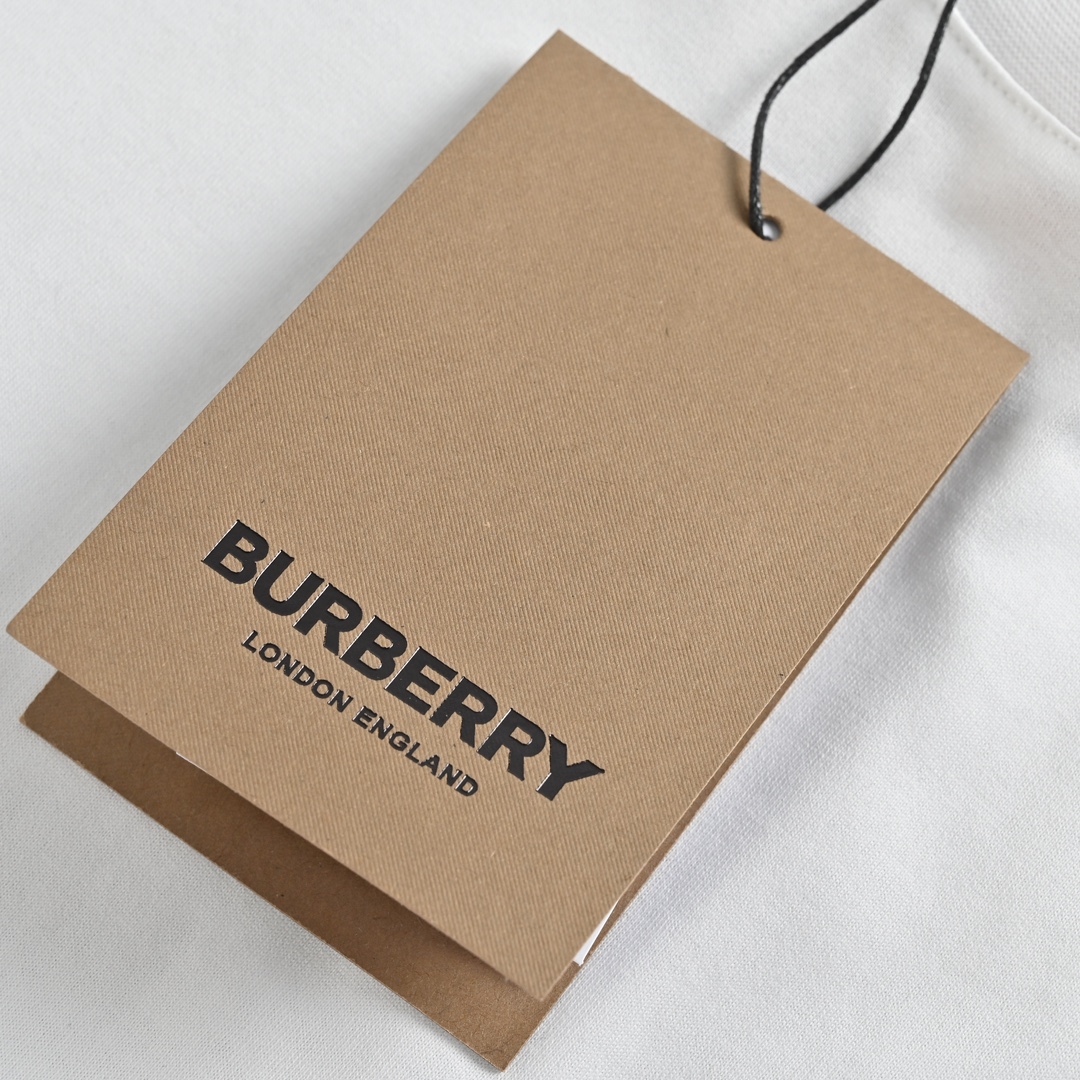 140 Burberry/巴宝莉 经典格子袖拼接短袖 采用50支双股180g全棉面料