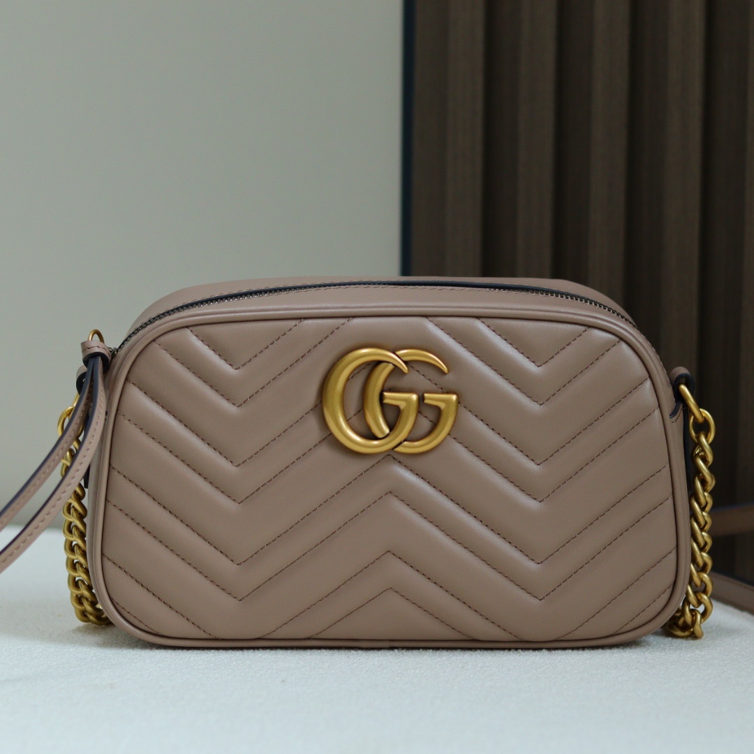 P330 (cuero original) De la serie original GG Marmont, un diseño elegante y refinado que ha conquistado el corazón de m…