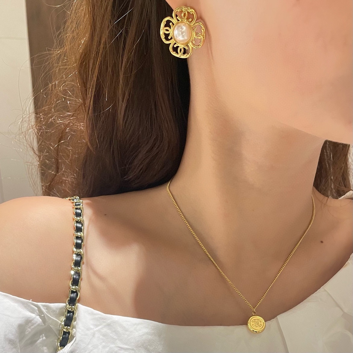 高品质 细节如图【香花朵耳钉】中古款!非常推荐!“流行稍纵即逝,风格永存”这就是Vintage的魅力!