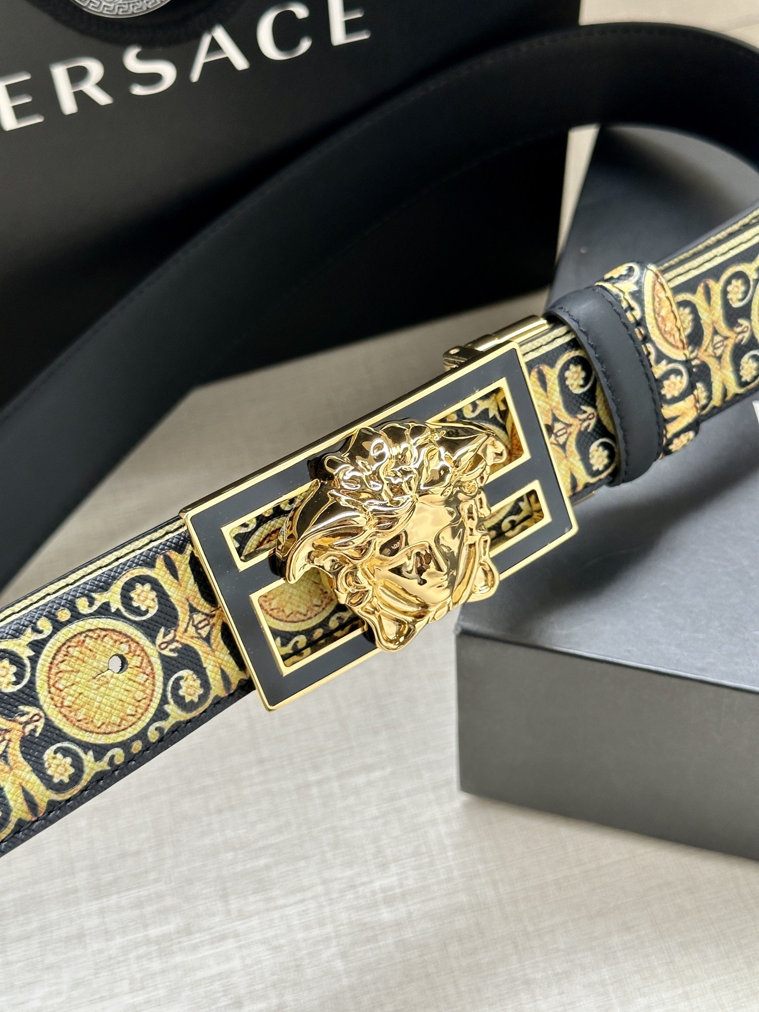 宽度3.8cmVERSACE/FEN