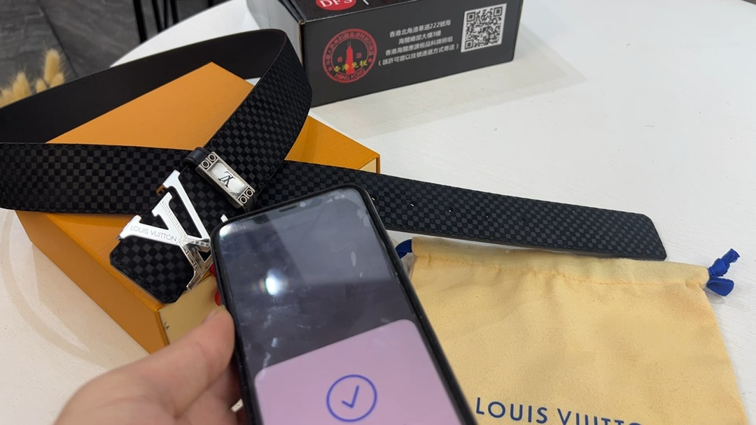 Louis Vuitton zp同步 新款LV皮带，小米格 牛皮。 休闲款 官网在售