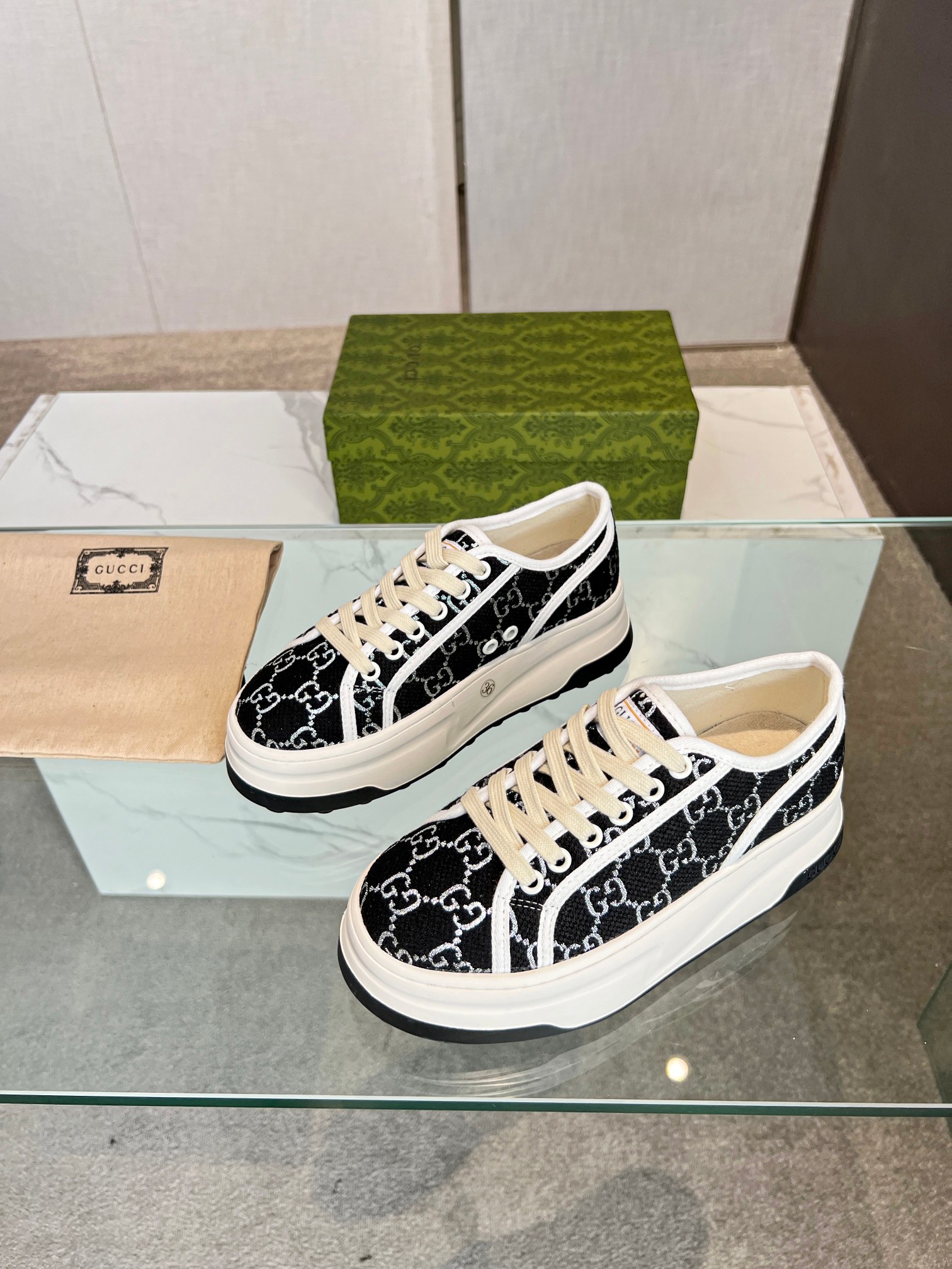 NO:228807,GUCCI new thick-soled height-enhancing shoes, classic LOGO material, 1 to 1 of the original version PU foam footbed. TPU vacuum-enhancing sole, 5 cm higher inside. Full set of packaging!  With anti-counterfeiting chip, size 35-45#, casual shoes/sports shoes, gucci, sneakers19860909GUCCI新款厚底增高鞋,经典LOGO料,按原版1比1最高版本PU发泡垫脚.TPU抽真空大底,内增高5公分.全套包装！带防伪芯片 码数35-45#,休闲鞋/运动鞋,gucci,sneakers,Women's Shoes