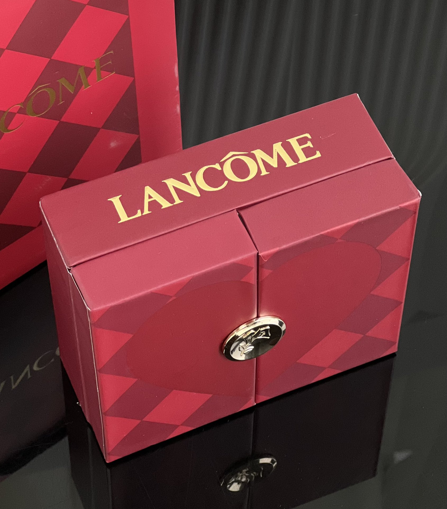 Louis Vuitton Haute Couture Couture Beauty Luxury Makeup Lipstick 2