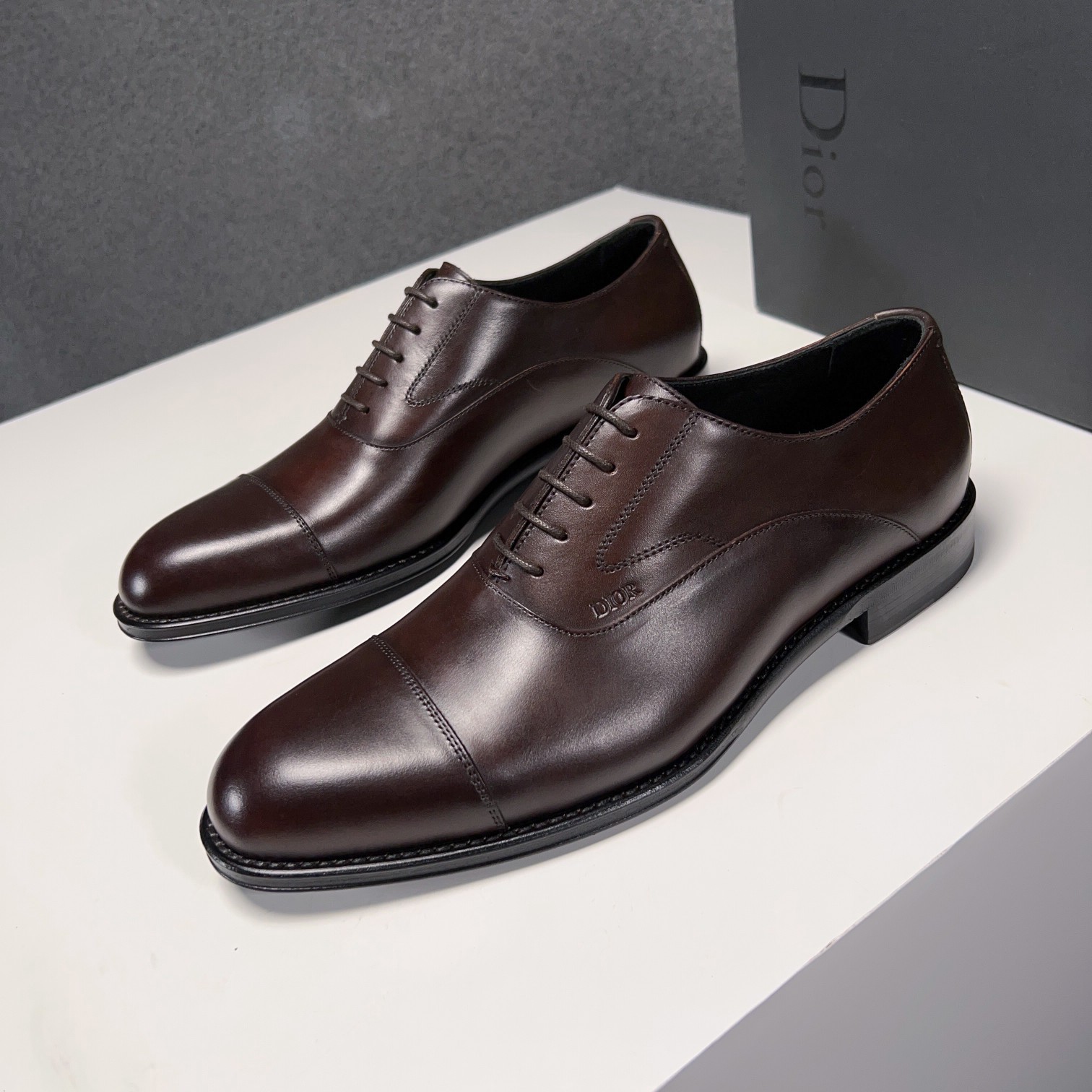 NO:272363,530 original single-cargo Dior series, counter original genuine leather large sole imported cowhide upper, top layer cowhide inner, complete set of counter packaging! (The leather sole is different from the ordinary rubber sole. Please step on the soft cloth when you try your feet. After-sales shoes will not be returned or replaced when they appear in sand pits or wear) Code 39-44.38 45 order, cowhide, Leather soles19860909530原单货迪奧系列 专柜原版真皮大底原厂进口牛皮鞋面 头层牛皮内里 配全套专柜包装！（真皮底与普通橡胶底不同 试脚请踩在柔软的布上,售后的鞋出现沙粒坑或磨损一律不退不换） 码39-44.38 45 订,,cowhide,Leather soles,Men's shoes