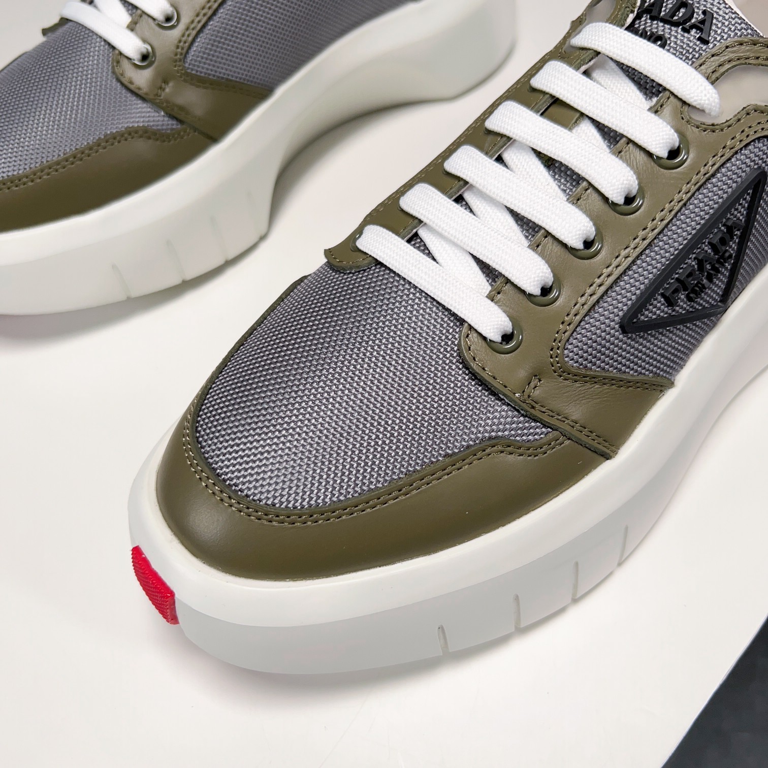 Prada Style Leather Men's Shoes style reference detail image 3 from source 781929