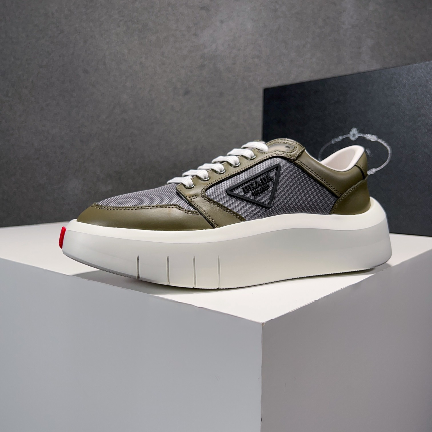 Prada Style Leather Men's Shoes style reference detail image 4 from source 781929