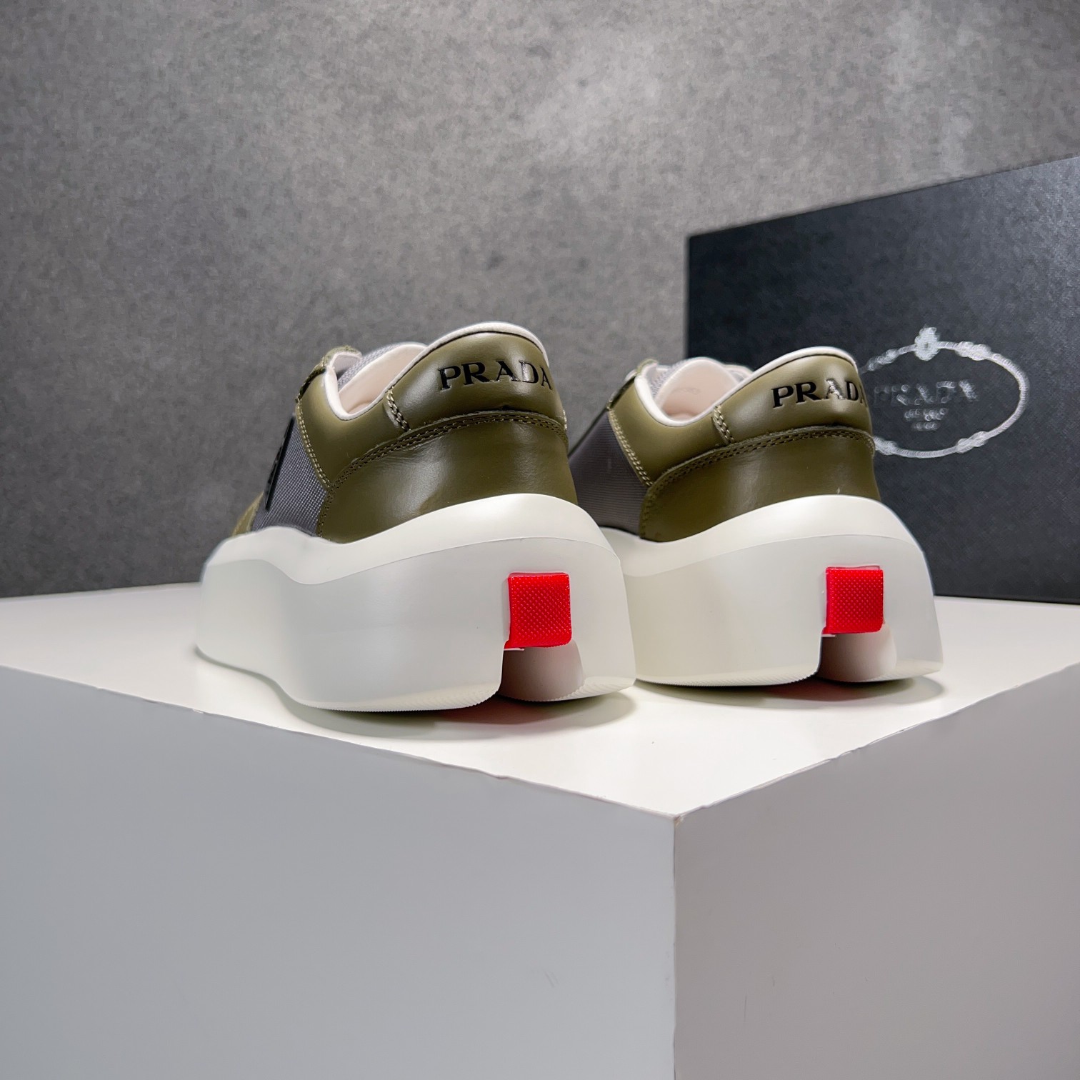 Prada Style Leather Men's Shoes style reference detail image 8 from source 781929