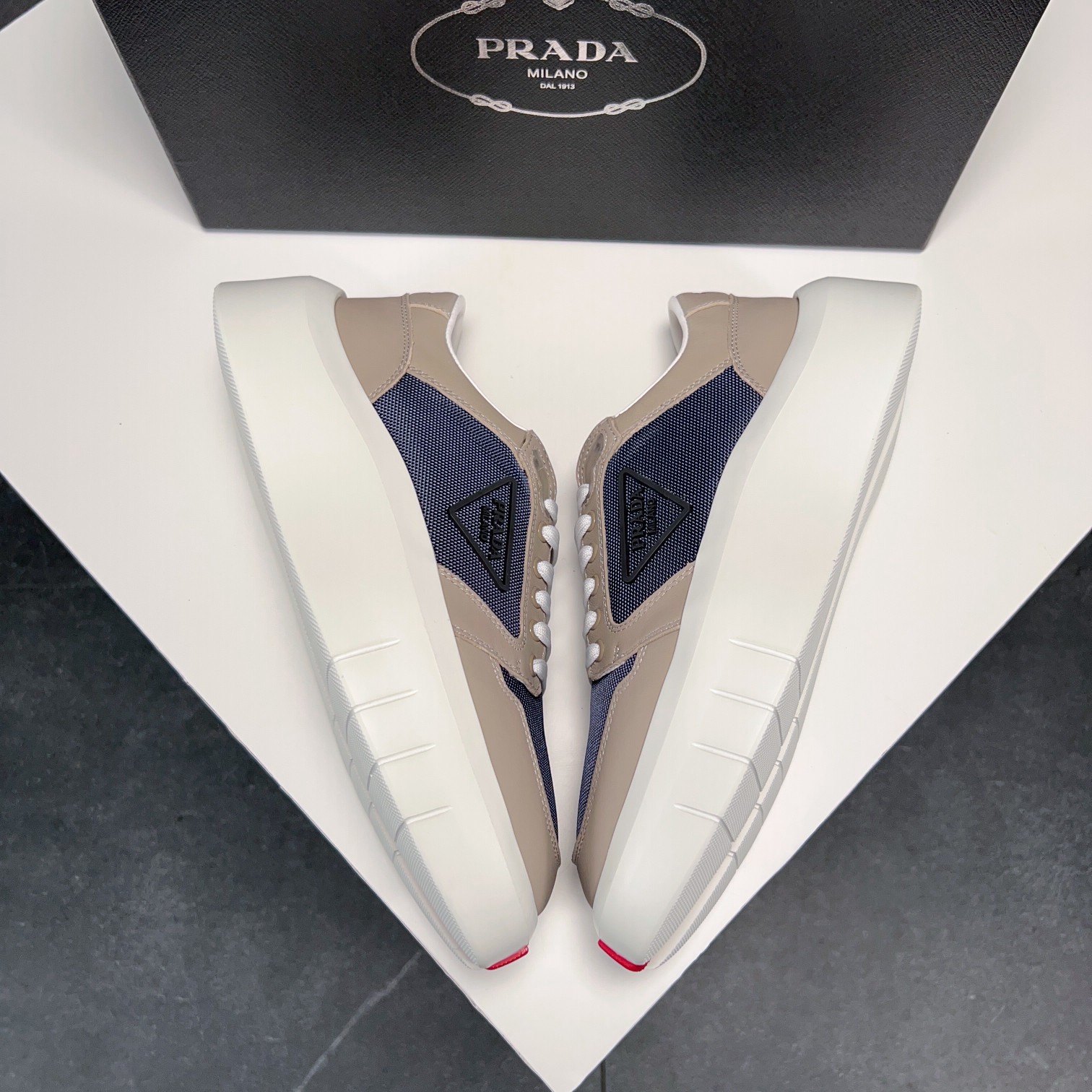 Prada Style Leather Men's Shoes style reference detail image 5 from source 781925