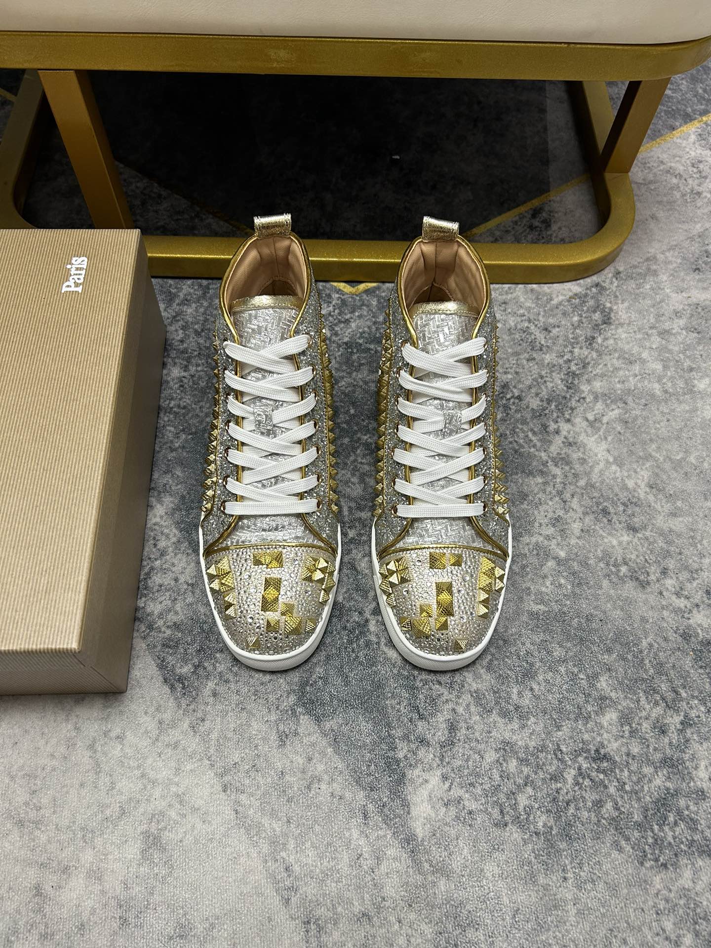 NO:690004,(Customized model). christian louboutin (CL red sole shoes) counter series, casual sneakers for couples, exclusive hot model release event, latex foot pads, finished outsole stitching [satisfied] female 35-40# male 38#-46, global supply [top version] original imported genuine leather upper, top original leather lining, original molded tpu outsole, original 1:1 detail processing, original shoe last,,, christian louboutin19860909(定做款).christian louboutin（CL红底鞋）专柜系列,情侣休闲板鞋  独家热款发布活动乳胶垫脚成品大底车线[得意]女35-40#男38#-46,全球供货【顶级版】原版进口真皮鞋面,顶级原版皮内里,原版开模tpu大底,原版1:1细节处理,原版鞋楦,,,christian louboutin,Men's shoes