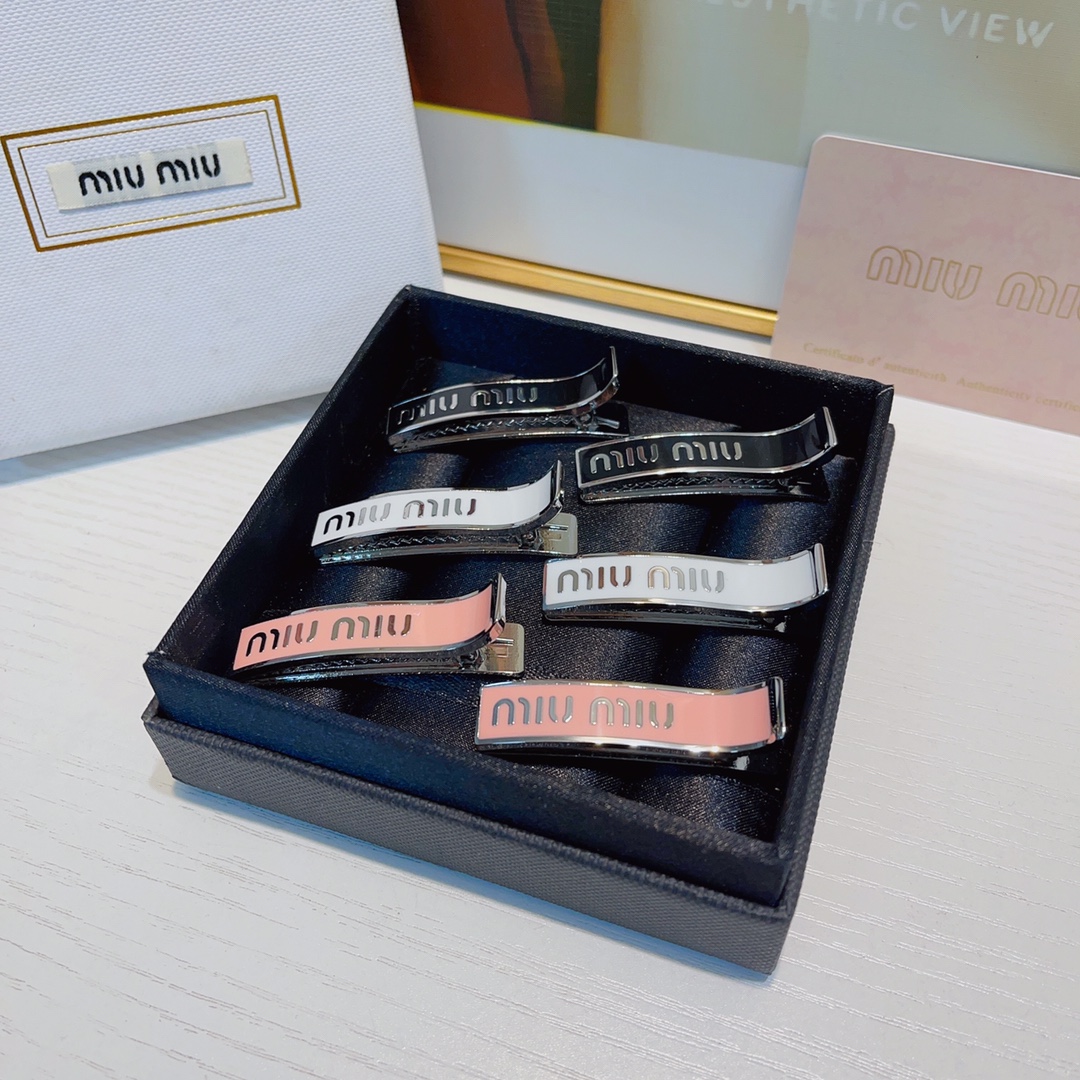 NO:276831,Miu Miu Miu Miu hairpin titanium steel oil-pressure edge clip, versatile temperament, must-apple item for fairy, treasure style, recommended style for closed eyes (one pair) hair accessories, hairpins, miumiu, hairpins19860909Miu Miu缪缪 miumiu发夹 钛钢滴油压夹边夹 气质百搭小仙女必入单品 宝藏款 闭眼入推荐款（一对）发饰,发夹,miumiu,hairpins,accessory