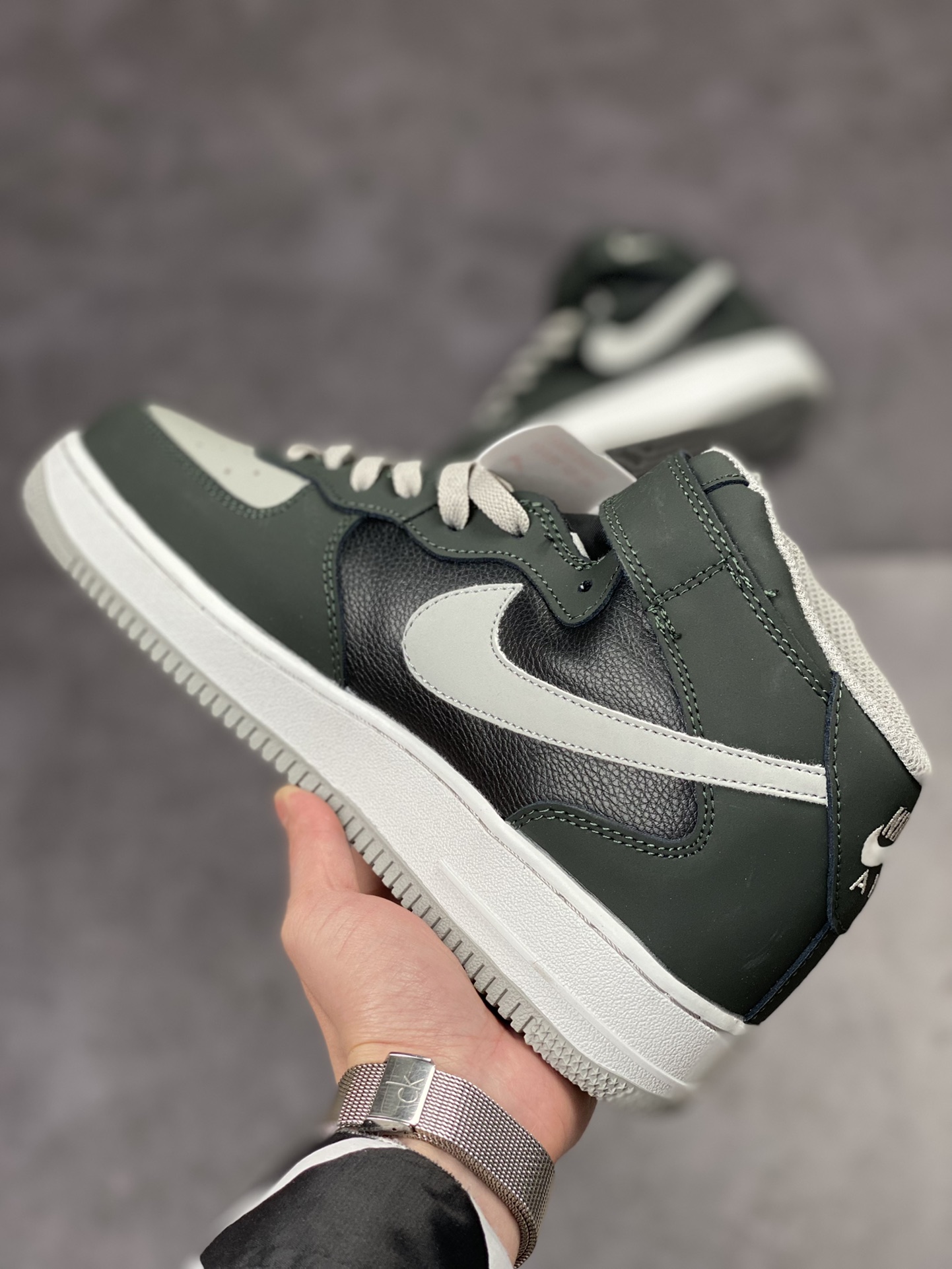 250 Nike Air Force 1 Mid 07 灰黑影子 CW6817-067