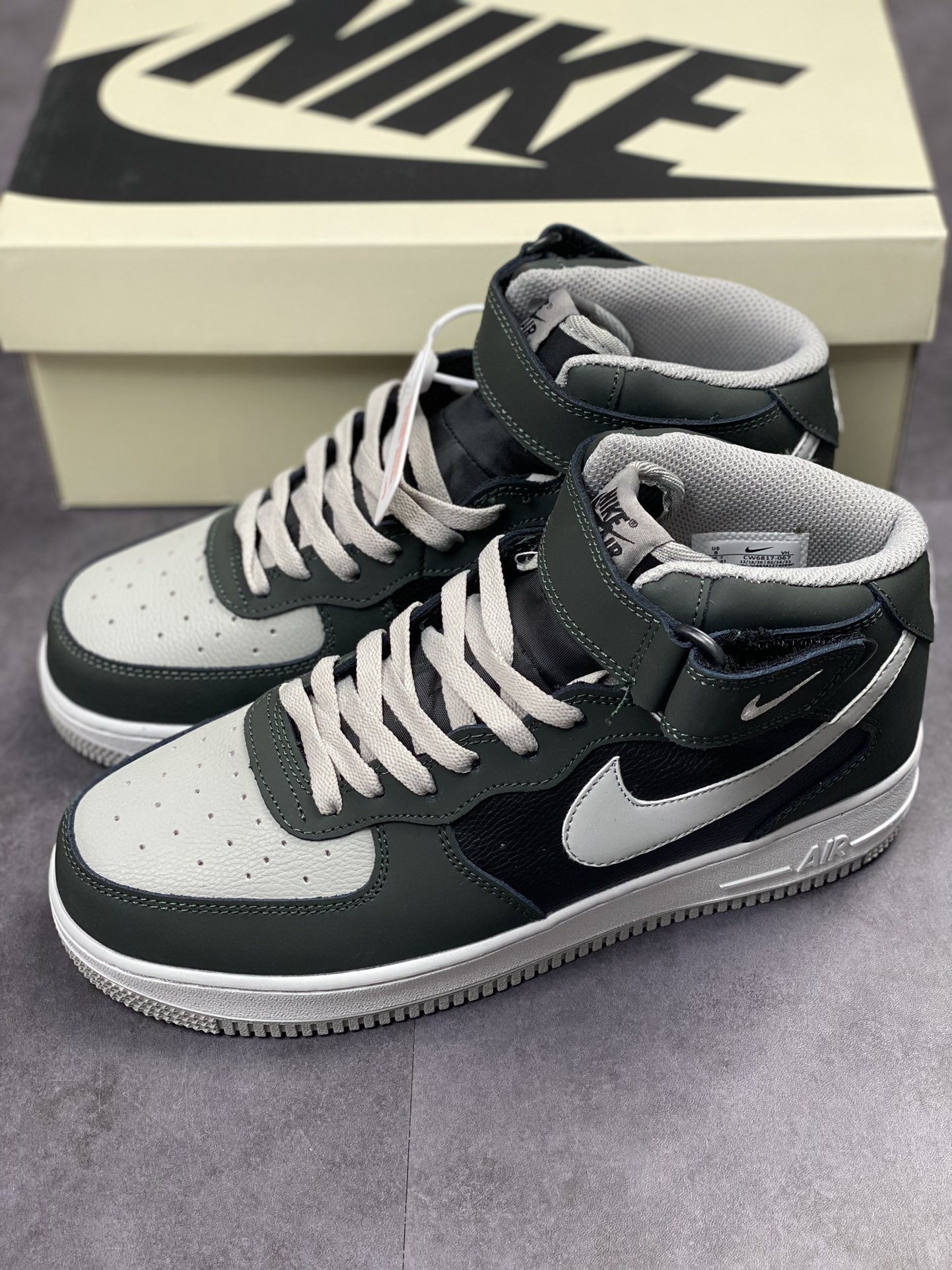 250 Nike Air Force 1 Mid 07 灰黑影子 CW6817-067