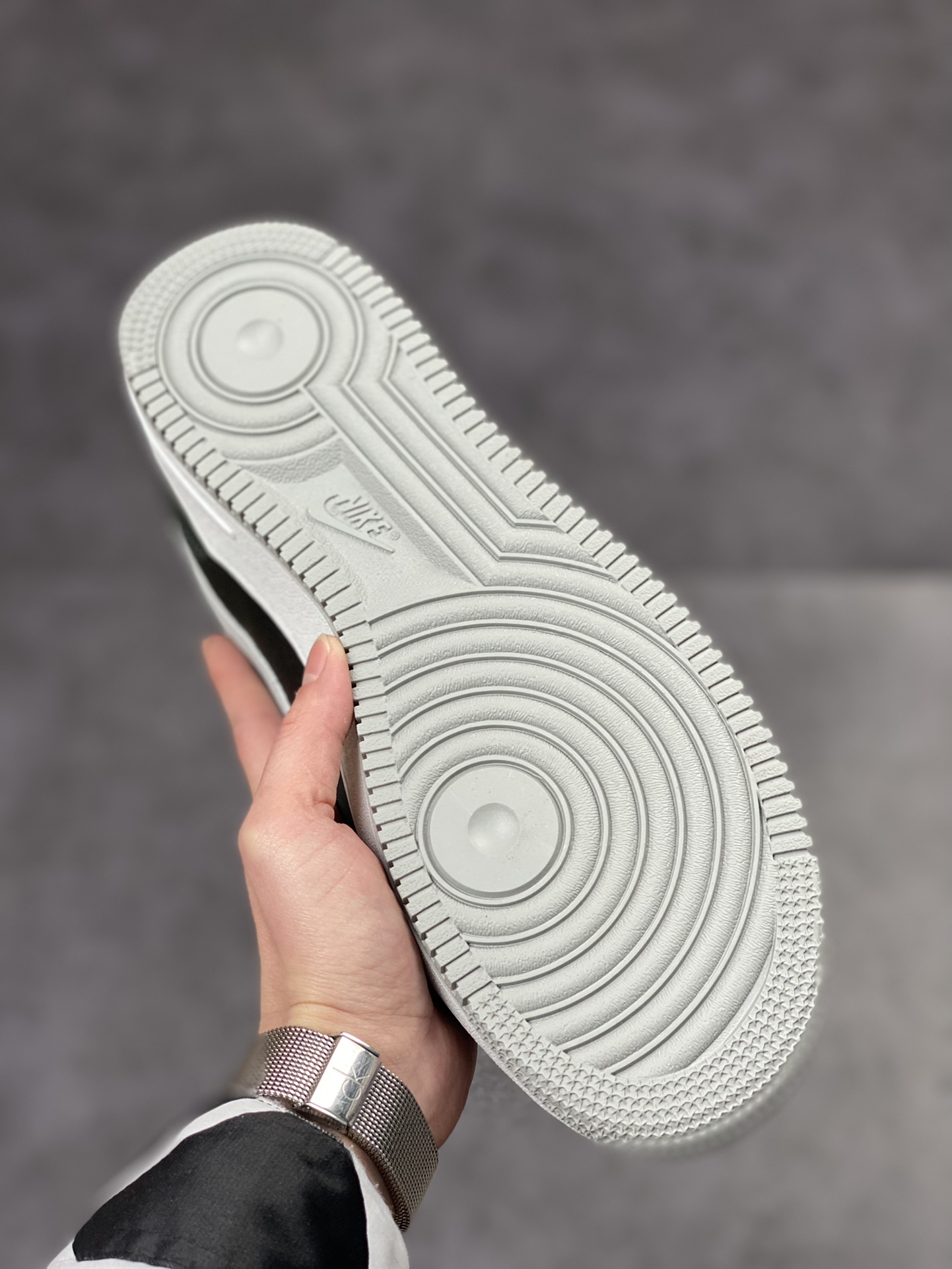 250 Nike Air Force 1 Mid 07 灰黑影子 CW6817-067