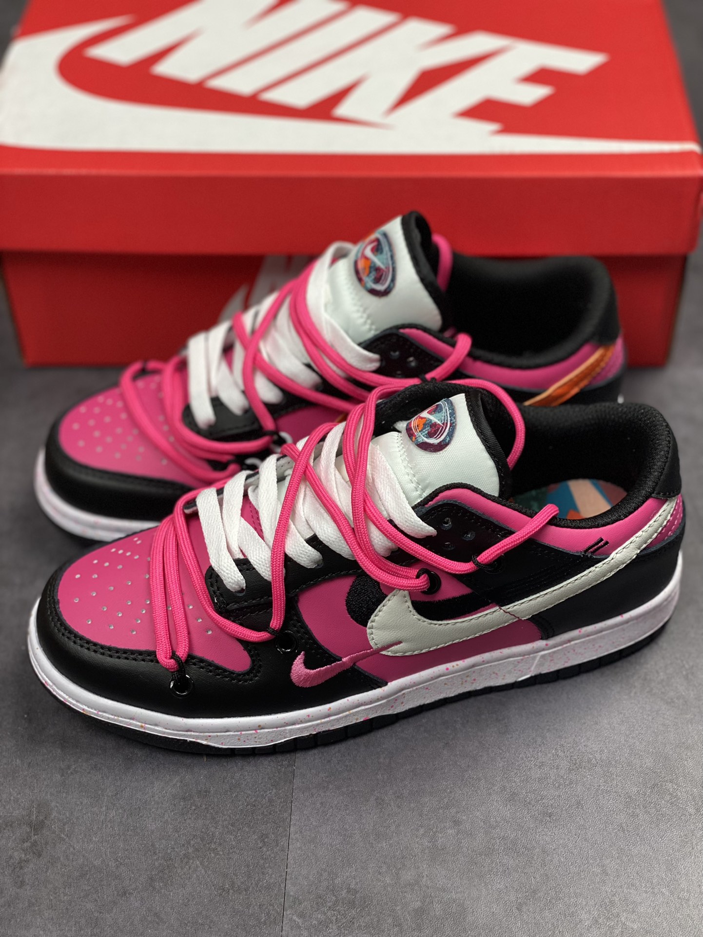 240 NIKE SB Dunk Low 黑粉绑带 FD4623-131-8