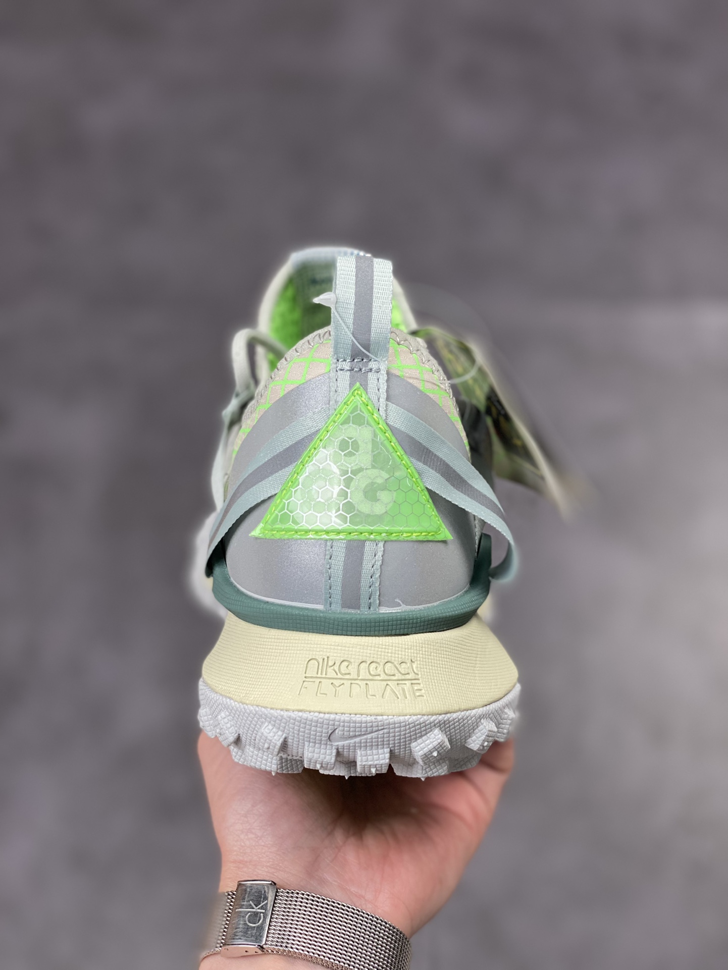 210 Nike ACG Mountain Fly Low GORE-TEX 户外登山运动鞋/荧光绿 DJ4030-001