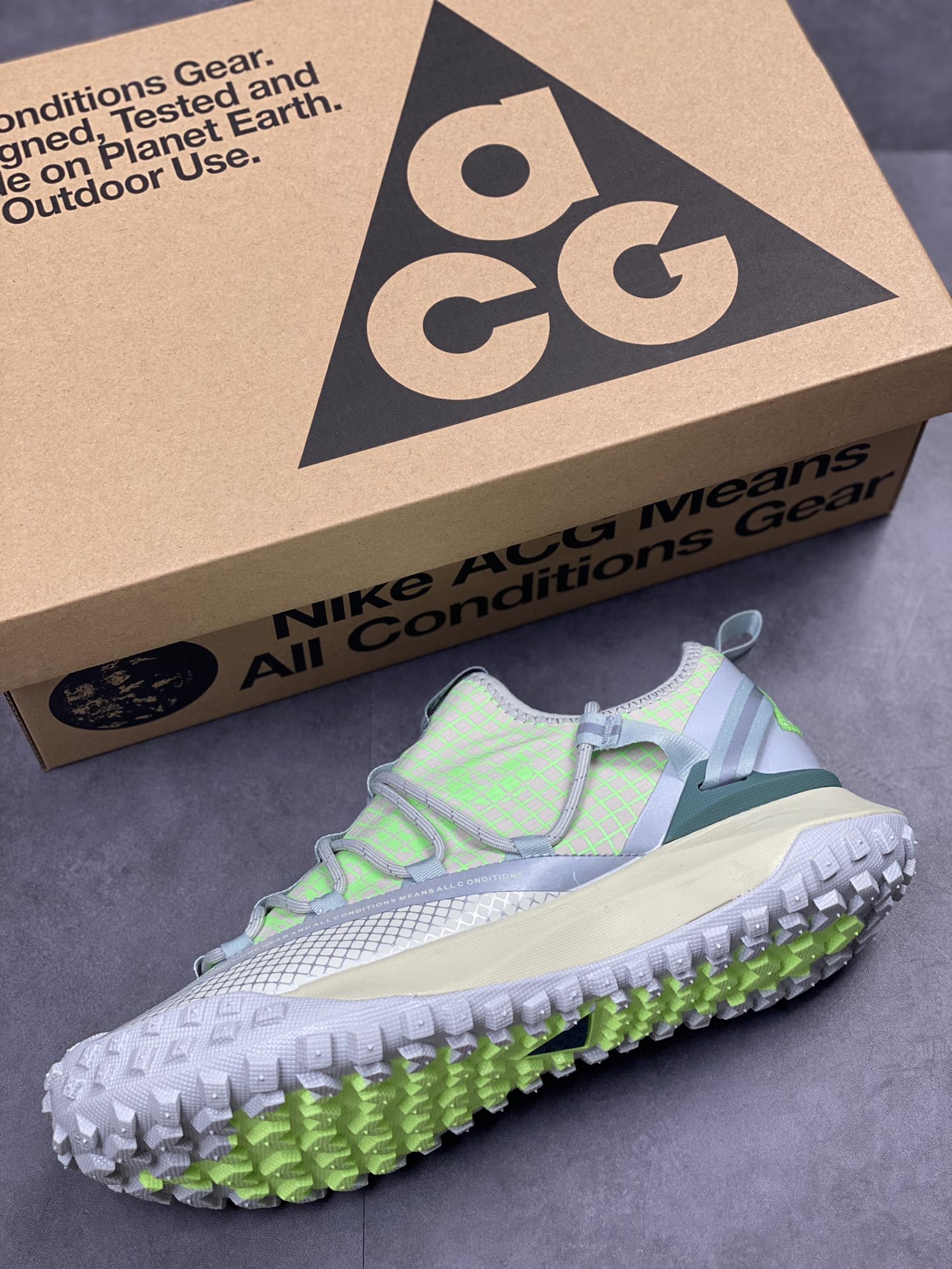 210 Nike ACG Mountain Fly Low GORE-TEX 户外登山运动鞋/荧光绿 DJ4030-001