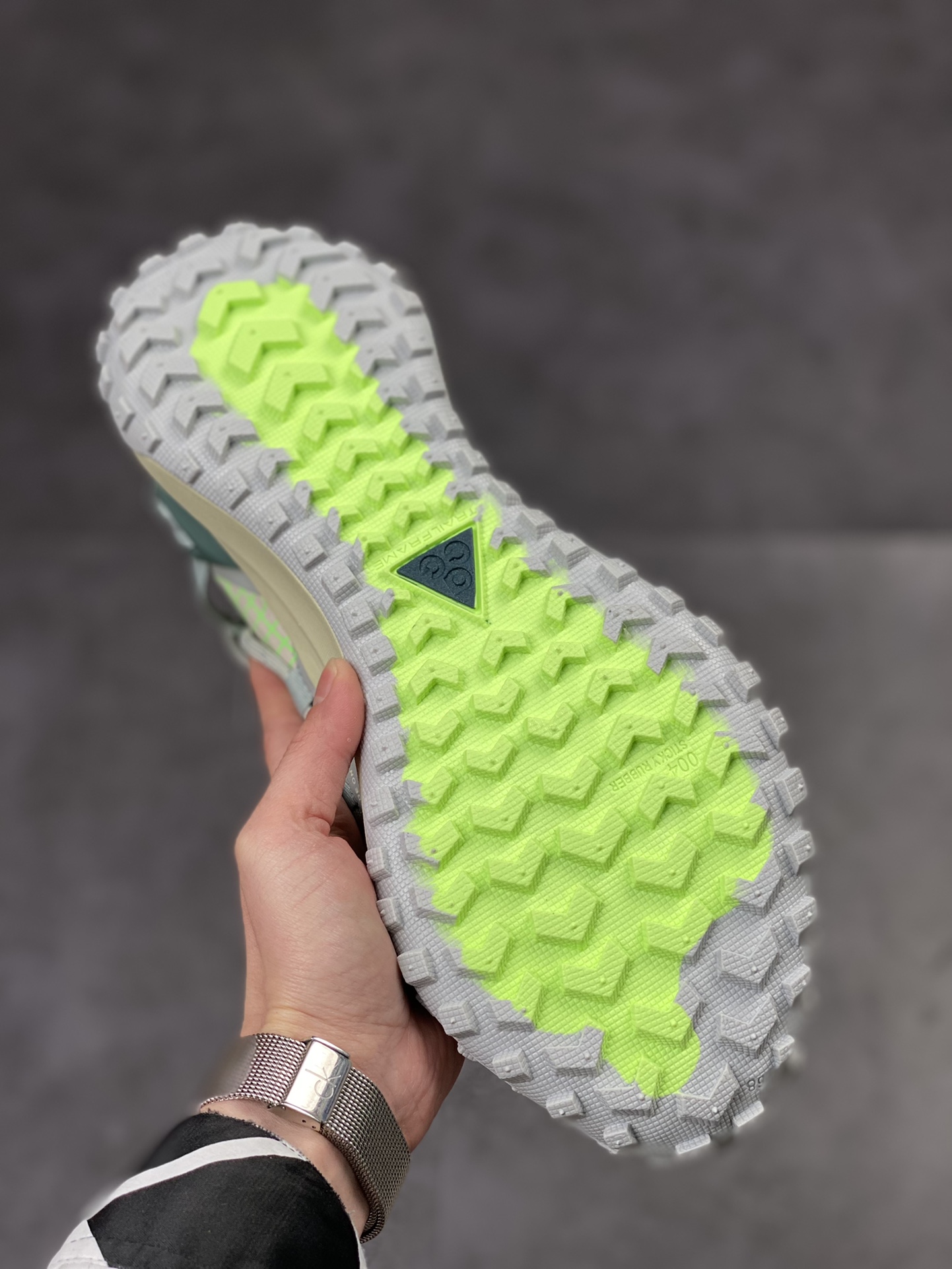 210 Nike ACG Mountain Fly Low GORE-TEX 户外登山运动鞋/荧光绿 DJ4030-001
