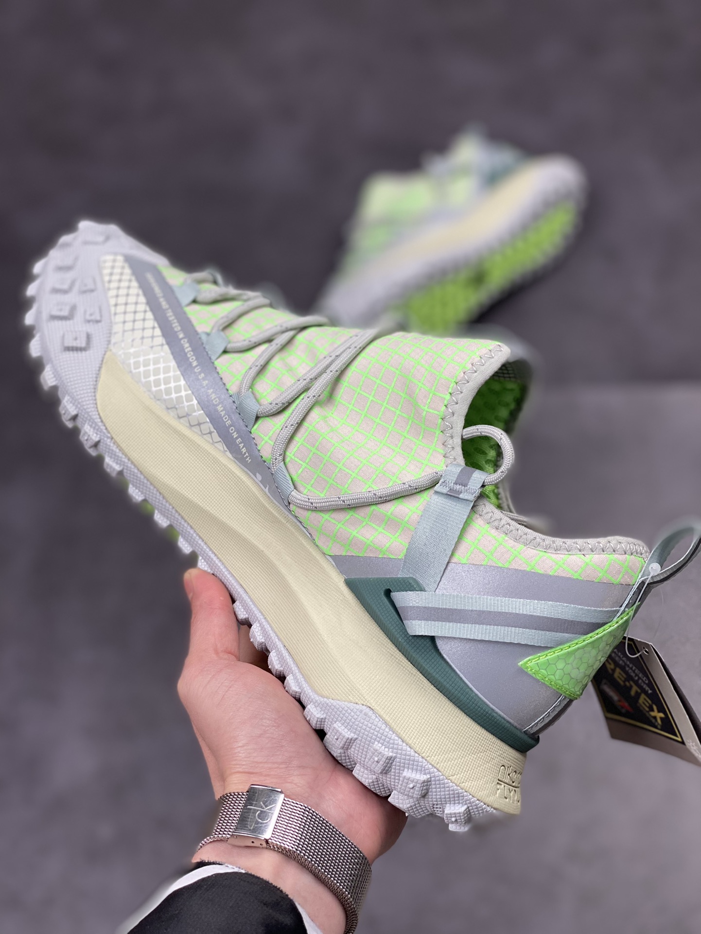 210 Nike ACG Mountain Fly Low GORE-TEX 户外登山运动鞋/荧光绿 DJ4030-001