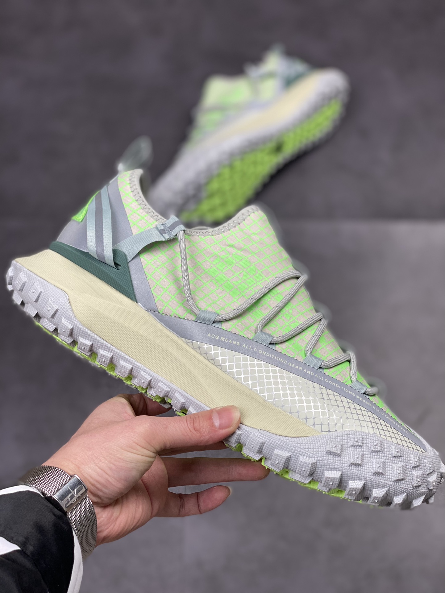 210 Nike ACG Mountain Fly Low GORE-TEX 户外登山运动鞋/荧光绿 DJ4030-001