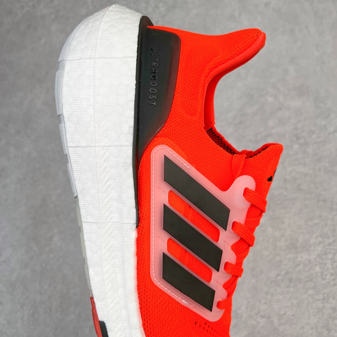 图片[6]-零售💰270 ＃YG纯原 AD Ultra Boost Light UB2023系列低帮袜套式针织透气缓震休闲运动慢跑鞋 HQ6341 德国进口巴斯夫大底 全套原纸板楦头开发 原厂特供飞织面配套加持 确保原汁原味 完美呈现版型 一比一还原zp踩屎脚感 原档案底模数据 正确多层组合大底 辰元原厂针织代工 细节还原度极高 独家外贸特供开发至48.5 历经10年不断创新以科技重塑跑步推出全新超轻新科技跑鞋 力求为跑步添活力 搭载LIGHT BOOST中底的新鲜演绎 无论节奏快慢、距离长短 伴你活力畅跑 延续了该系列的设计语言 采用分区编织鞋面 鞋头处网眼孔洞更大 提升透气性 一体式鞋舌 避免运动中出现偏移 实现鞋脚一体性 鞋侧 TPU 材质 有效提供支撑性 镂空的设计 同时减轻整体重量 最明显的则是中底部分 不仅是厚度夸张 大家最熟悉的 Boost 材质终于迎来升级 减重 30% 带来更轻量化的上脚感受  SIZE：39 40 40.5 41 42 42.5 43 44 44.5 45 46 47 48 编码：by2936070-运动鞋