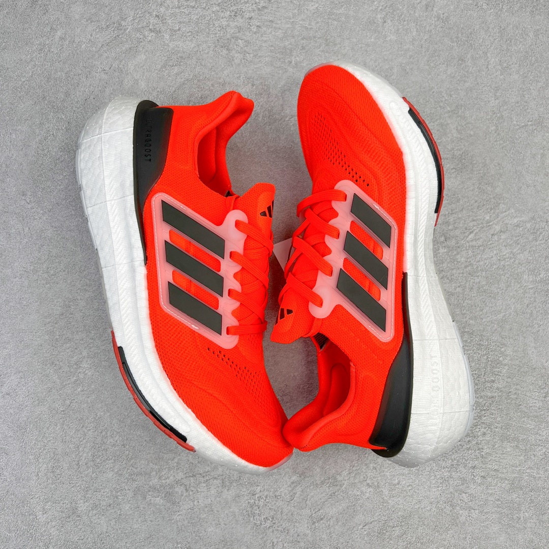 图片[3]-零售💰270 ＃YG纯原 AD Ultra Boost Light UB2023系列低帮袜套式针织透气缓震休闲运动慢跑鞋 HQ6341 德国进口巴斯夫大底 全套原纸板楦头开发 原厂特供飞织面配套加持 确保原汁原味 完美呈现版型 一比一还原zp踩屎脚感 原档案底模数据 正确多层组合大底 辰元原厂针织代工 细节还原度极高 独家外贸特供开发至48.5 历经10年不断创新以科技重塑跑步推出全新超轻新科技跑鞋 力求为跑步添活力 搭载LIGHT BOOST中底的新鲜演绎 无论节奏快慢、距离长短 伴你活力畅跑 延续了该系列的设计语言 采用分区编织鞋面 鞋头处网眼孔洞更大 提升透气性 一体式鞋舌 避免运动中出现偏移 实现鞋脚一体性 鞋侧 TPU 材质 有效提供支撑性 镂空的设计 同时减轻整体重量 最明显的则是中底部分 不仅是厚度夸张 大家最熟悉的 Boost 材质终于迎来升级 减重 30% 带来更轻量化的上脚感受  SIZE：39 40 40.5 41 42 42.5 43 44 44.5 45 46 47 48 编码：by2936070-运动鞋