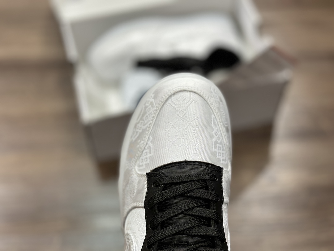 360 NIKE SB Dunk Low 白丝绸 低帮休闲运动鞋  FN0315-110