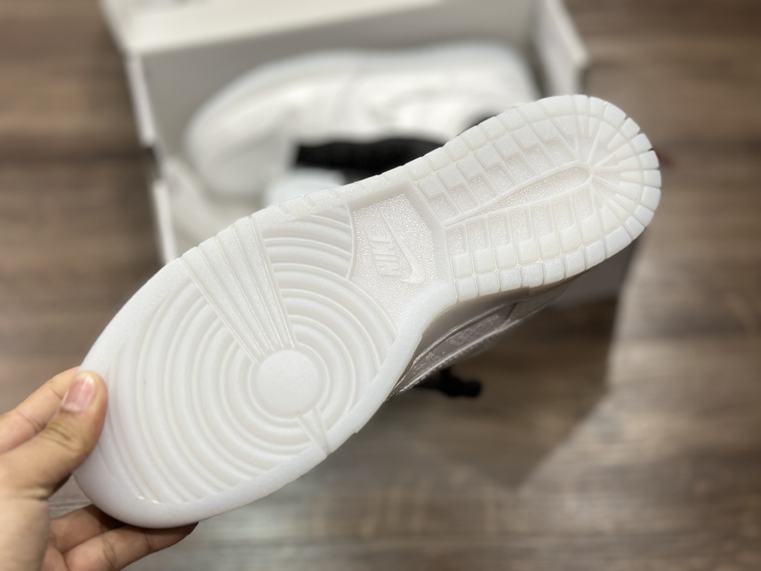 360 NIKE SB Dunk Low 白丝绸 低帮休闲运动鞋  FN0315-110