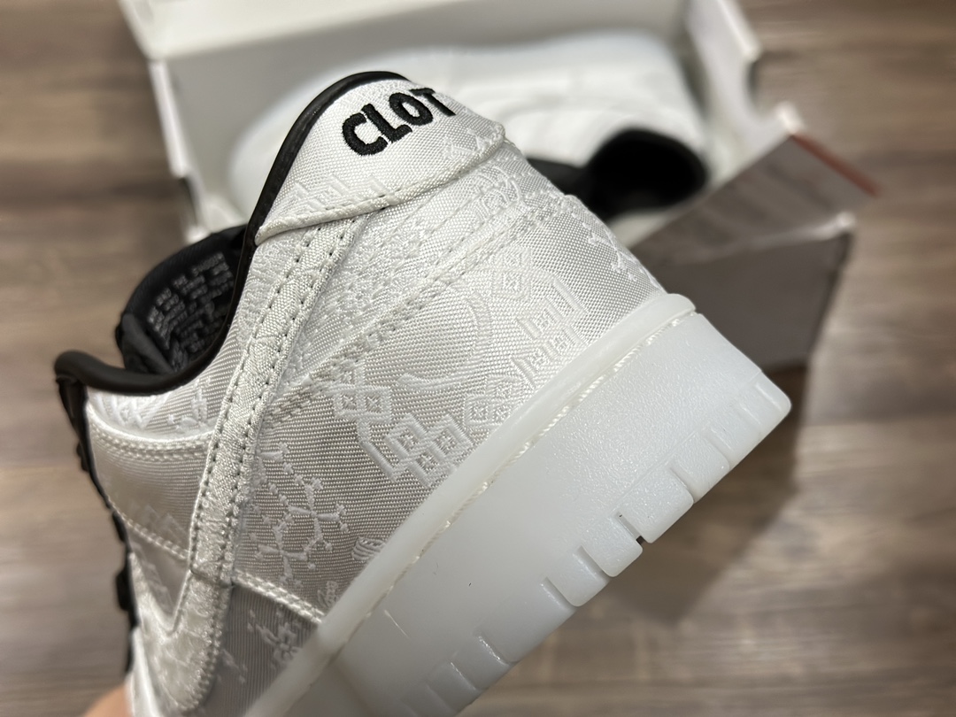 360 NIKE SB Dunk Low 白丝绸 低帮休闲运动鞋  FN0315-110