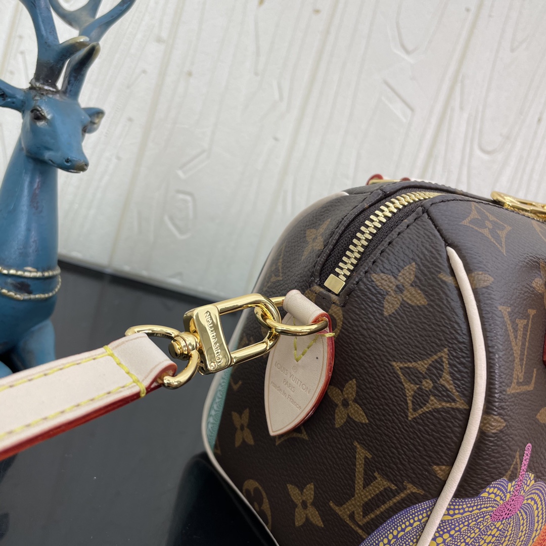 Alaïa Classic Luxury Handbag Shoulder Crossbody Bag Ref.9CD3EBE7 5