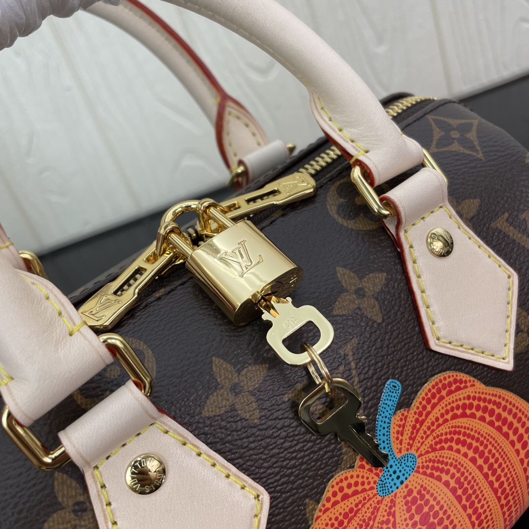 Alaïa Classic Luxury Handbag Shoulder Crossbody Bag Ref.9CD3EBE7 6