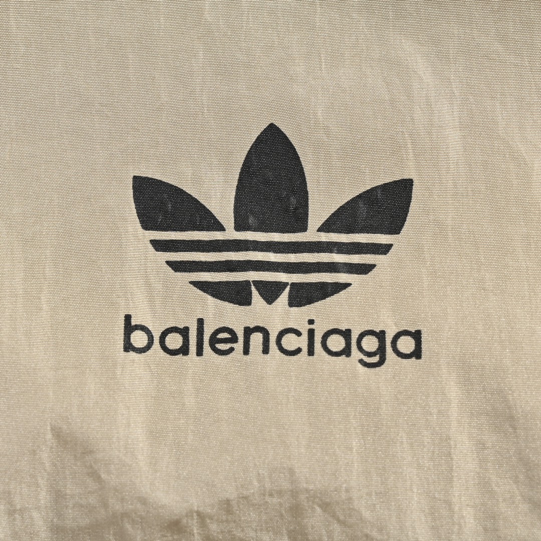 Balenciaga & Adidas 2023ss联名款刺绣三叶草风衣外套