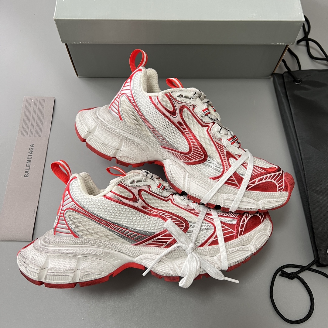 Balenciaga 纯 本Balenciaga Phantom Sneaker 巴黎世家全新做旧十代白红潮流跑鞋 在延续 Track Trainer 户外轮廓和复杂鞋面结构的同时