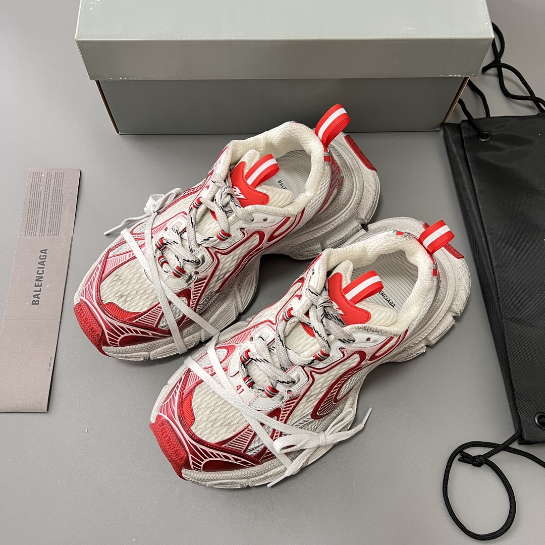 Balenciaga 纯 本Balenciaga Phantom Sneaker 巴黎世家全新做旧十代白红潮流跑鞋 在延续 Track Trainer 户外轮廓和复杂鞋面结构的同时