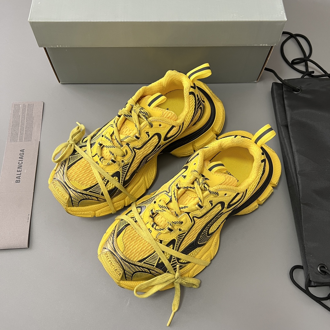 Balenciaga 纯 本Balenciaga Phantom Sneaker 巴黎世家全新做旧十代黄色潮流跑鞋 在延续 Track Trainer 户外轮廓和复杂鞋面结构的同时