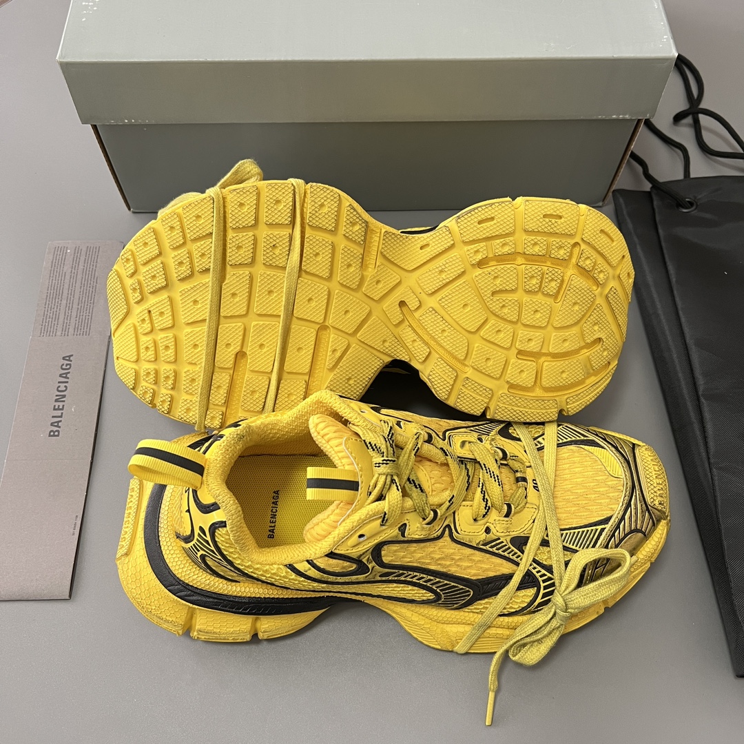 Balenciaga 纯 本Balenciaga Phantom Sneaker 巴黎世家全新做旧十代黄色潮流跑鞋 在延续 Track Trainer 户外轮廓和复杂鞋面结构的同时