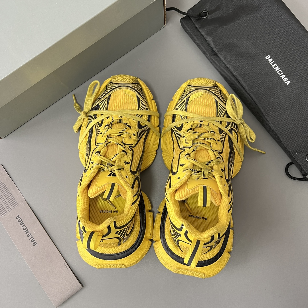 Balenciaga 纯 本Balenciaga Phantom Sneaker 巴黎世家全新做旧十代黄色潮流跑鞋 在延续 Track Trainer 户外轮廓和复杂鞋面结构的同时