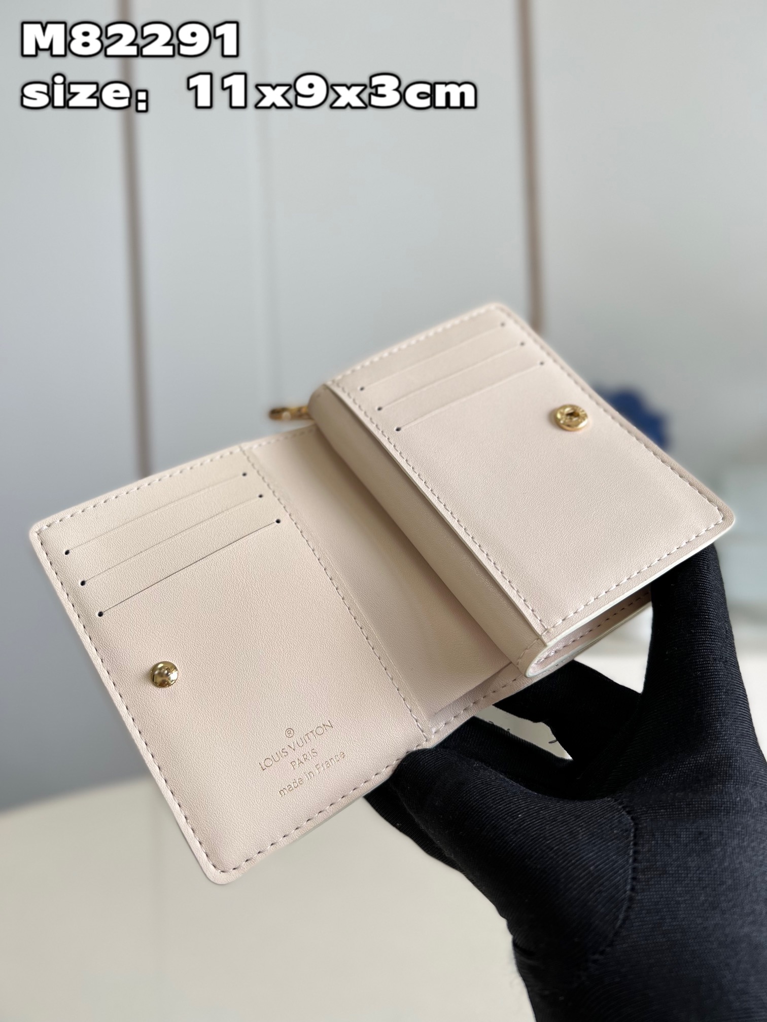 this Lou Wallet offers a soft and luxurious feel - Bag 5