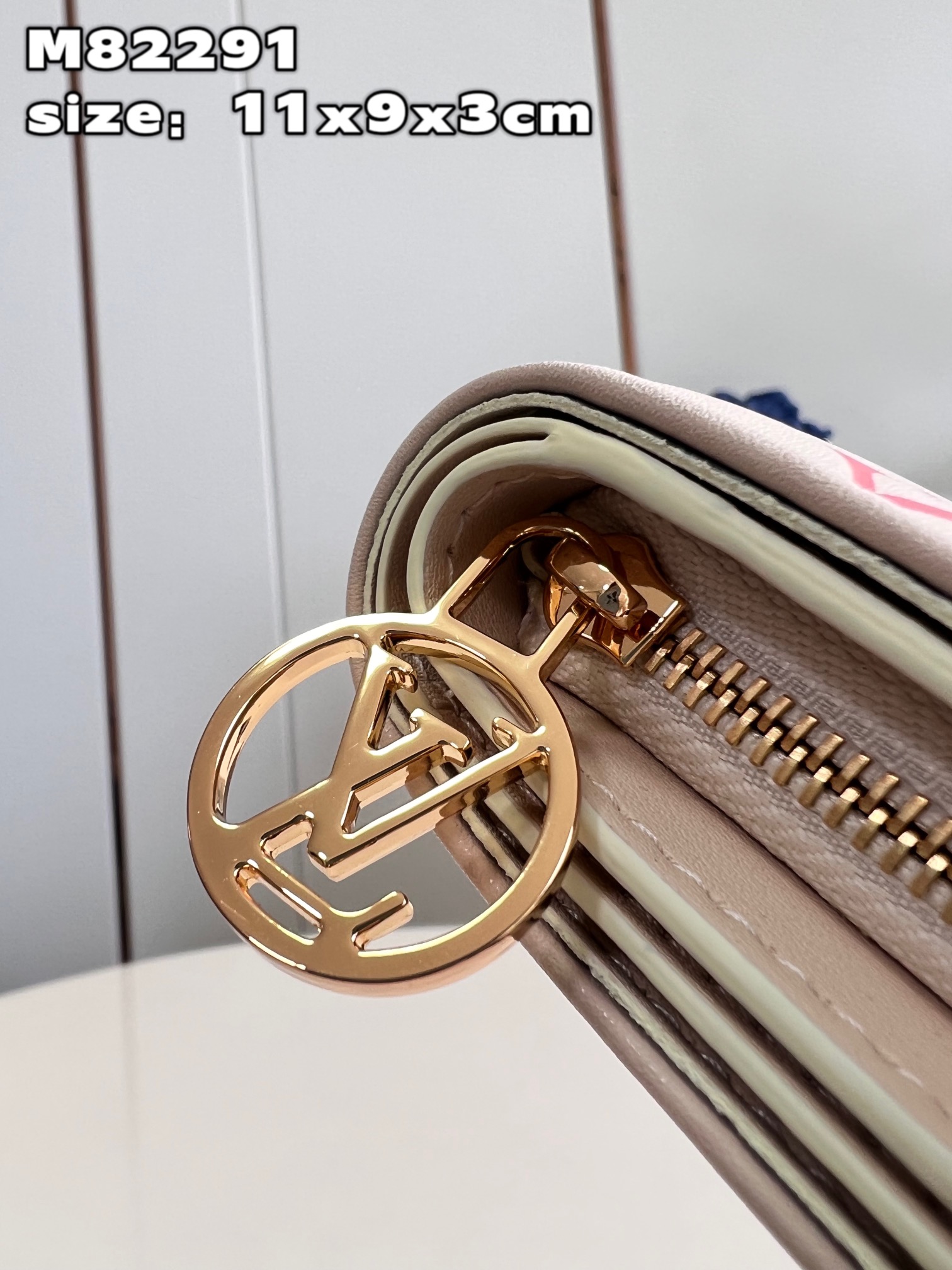 this Lou Wallet offers a soft and luxurious feel - Bag 3
