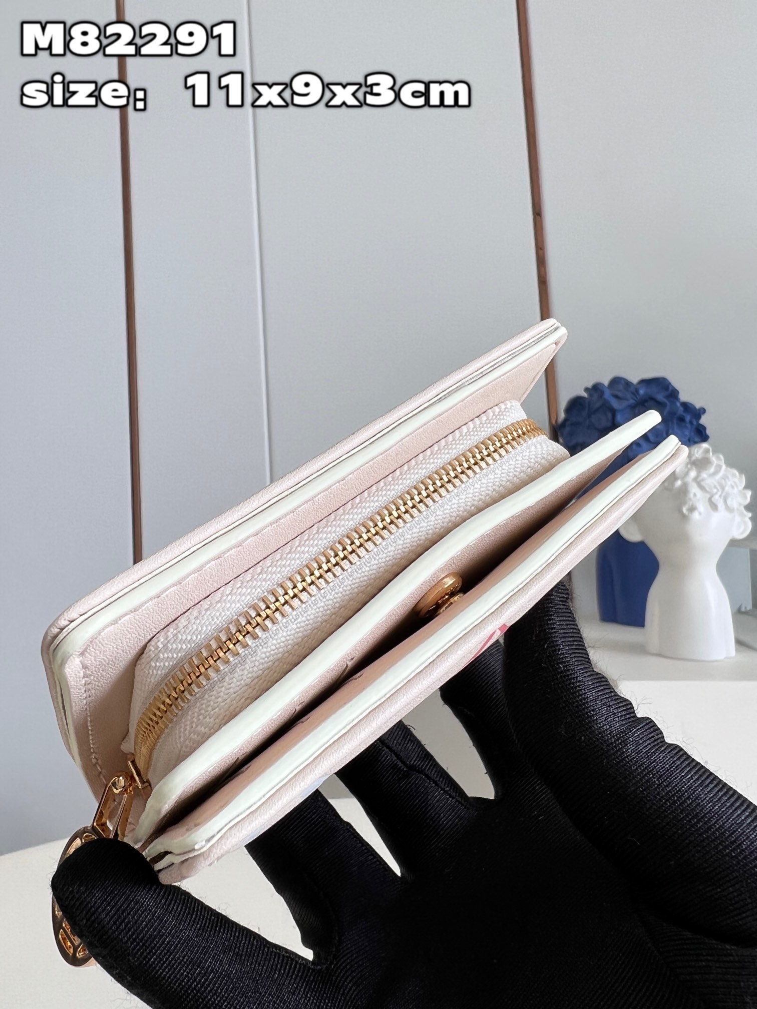 this Lou Wallet offers a soft and luxurious feel - Bag 4