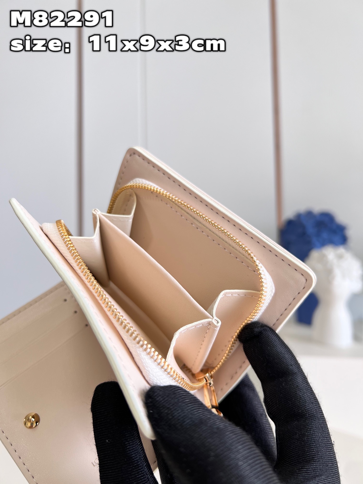 this Lou Wallet offers a soft and luxurious feel - Bag 6