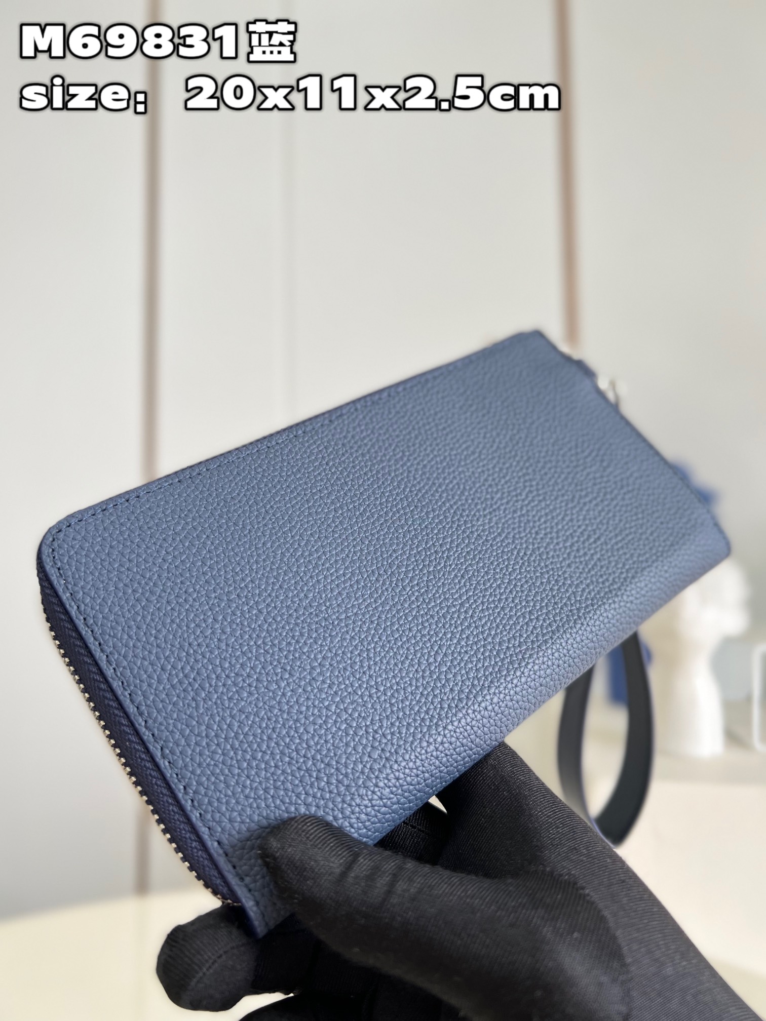 this new LV Aerogram long wallet offers a modern take on a classic men's - Bag 4