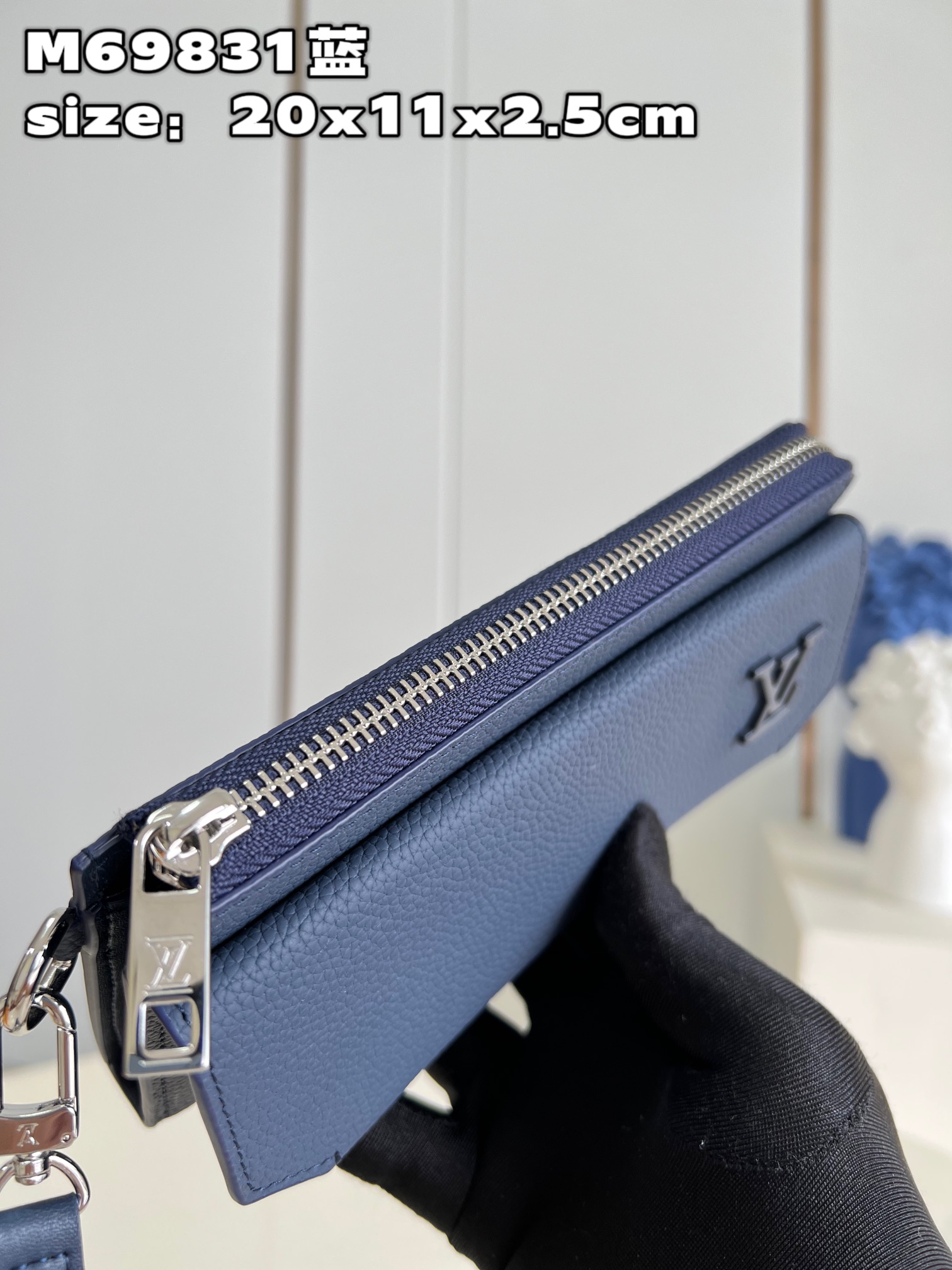 this new LV Aerogram long wallet offers a modern take on a classic men's - Bag 6