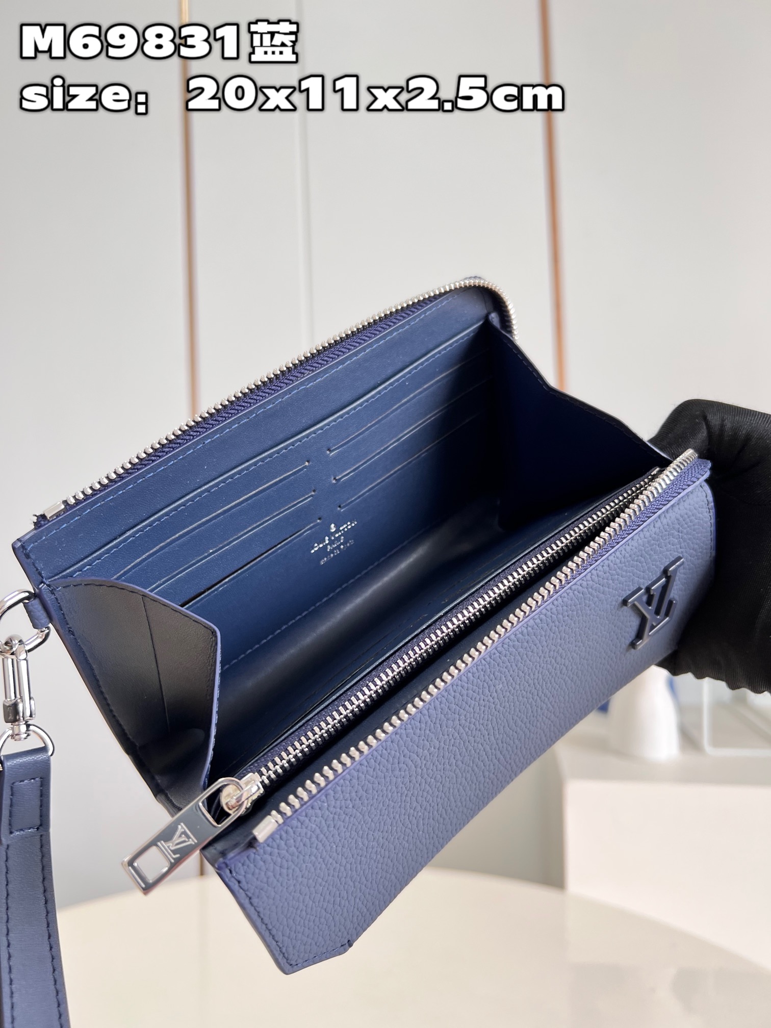 this new LV Aerogram long wallet offers a modern take on a classic men's - Bag 8