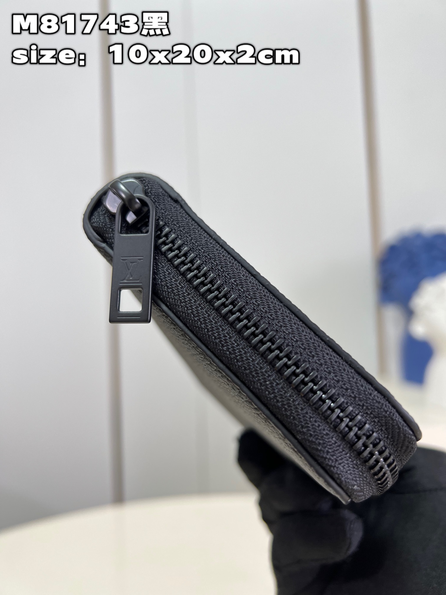 Crafted from LV Aerogram leather, this zipped wallet exudes understated - Bag 6