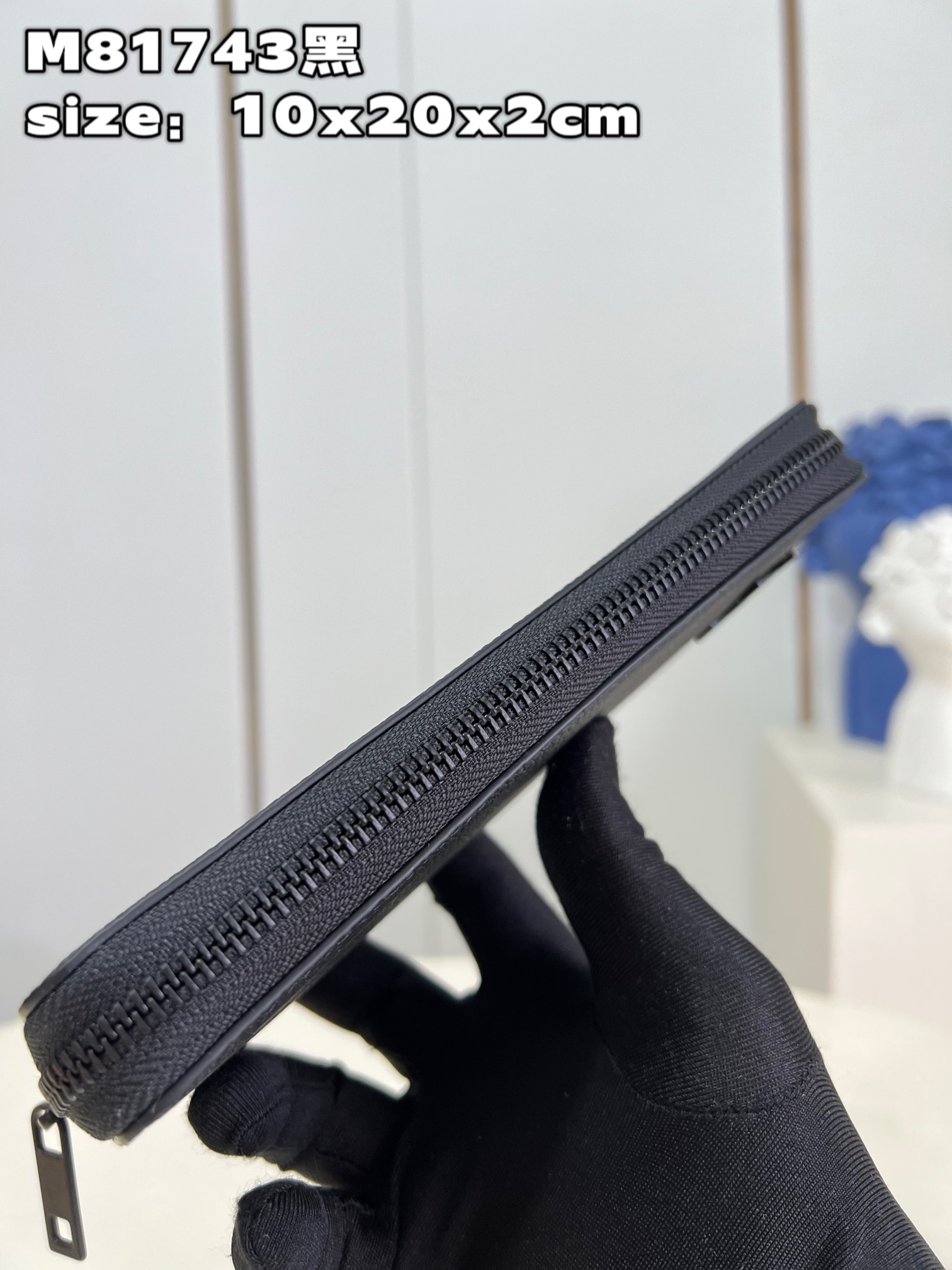 Crafted from LV Aerogram leather, this zipped wallet exudes understated - Bag 5