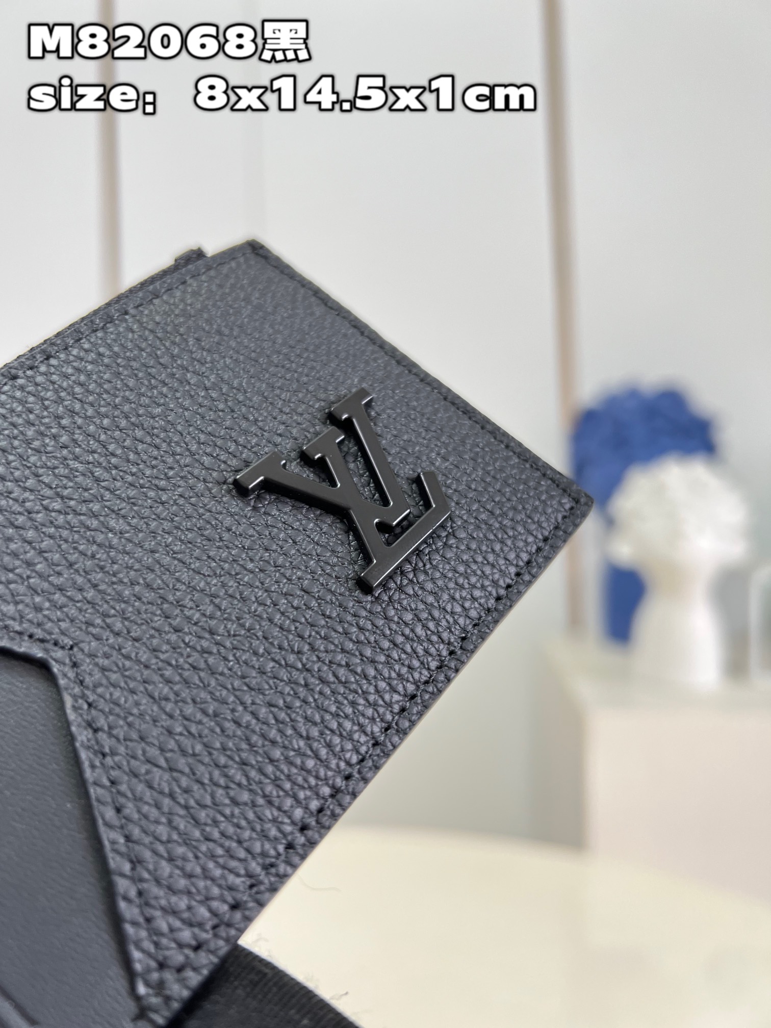 this Coin Card Holder is part of the LV Aerogram collection - Tie 3