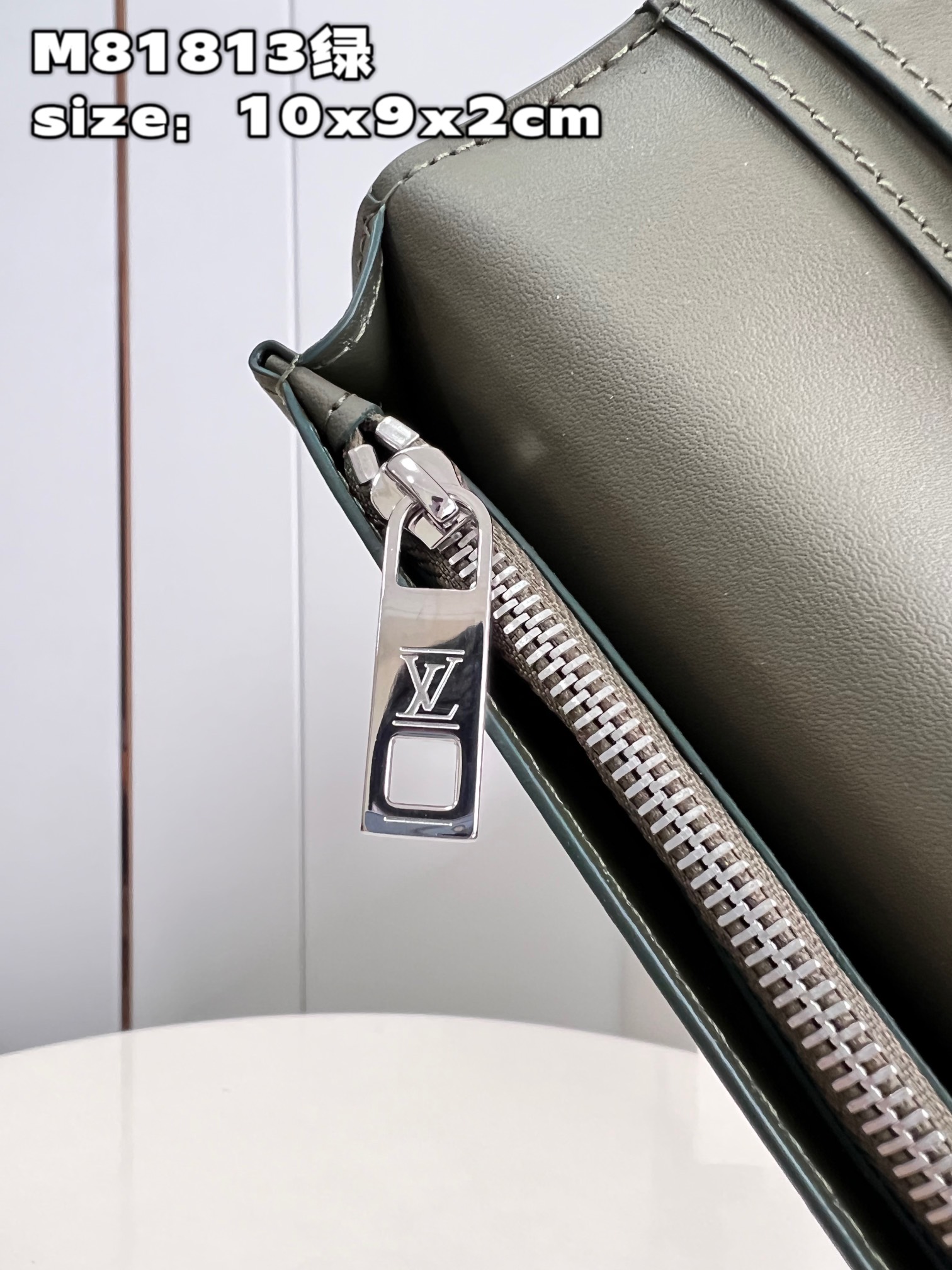 Crafted from luxurious navy blue LV Aerogram leather, this classic Louis - Bag 9